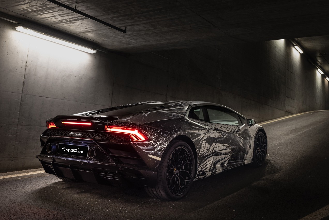 Minotauro: la Lamborghini Huracan Evo dipinta da Paolo Troilo