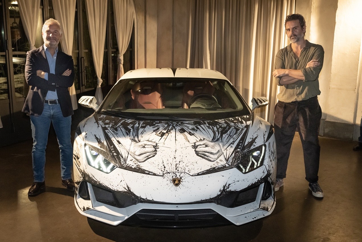 Minotauro: la Lamborghini Huracan Evo dipinta da Paolo Troilo