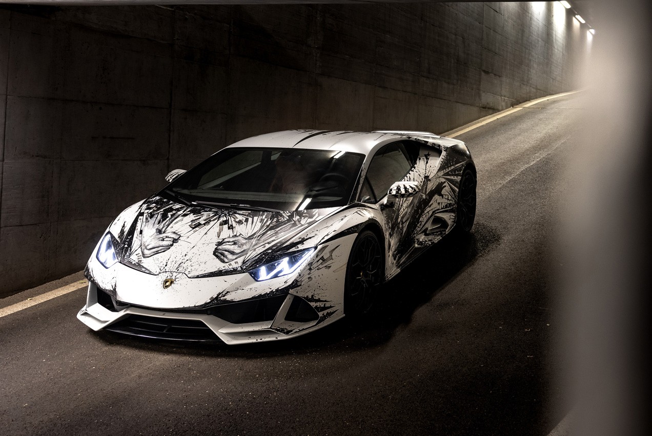 Minotauro: la Lamborghini Huracan Evo dipinta da Paolo Troilo