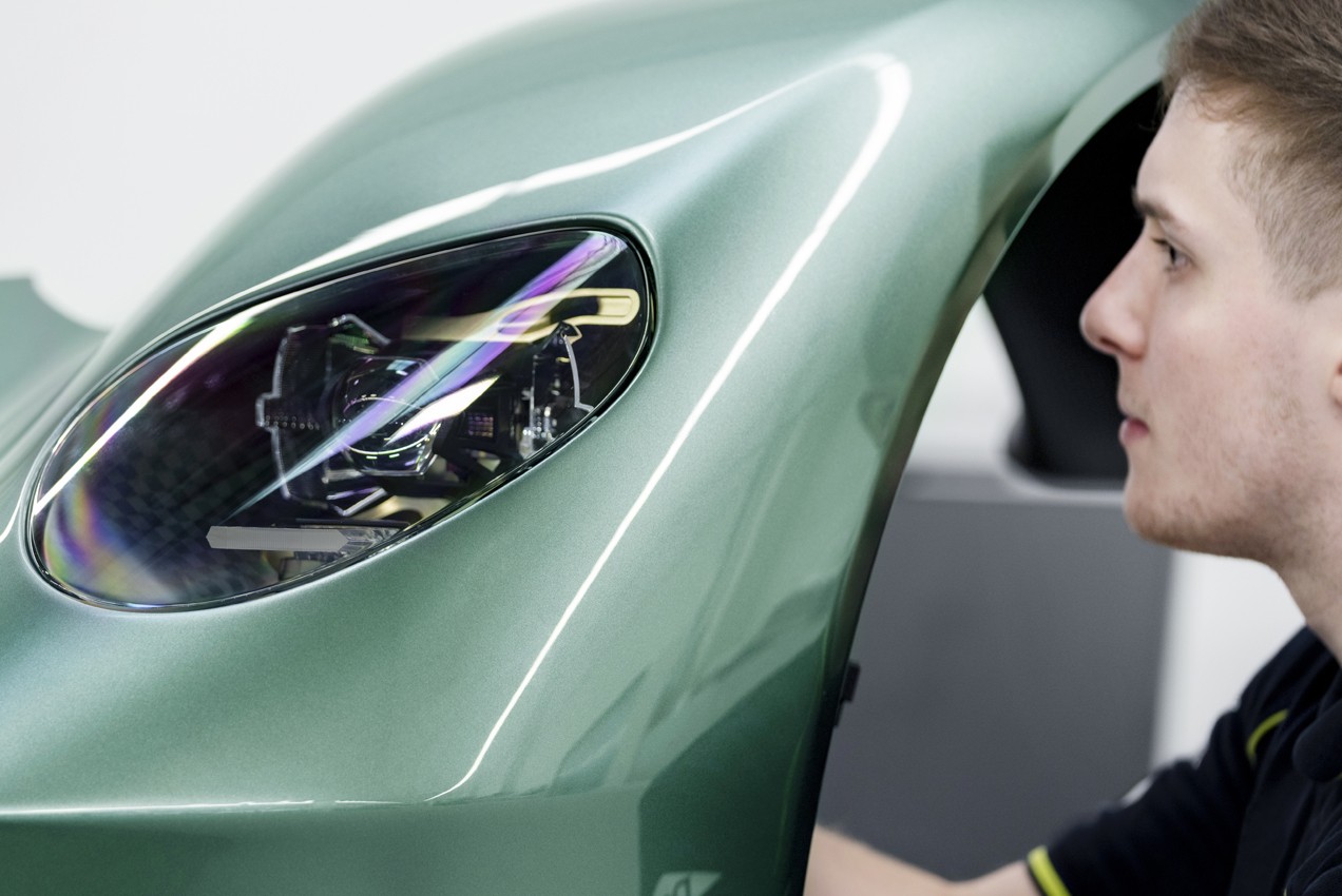 Aston Martin Valkyrie: prodotta la prima unità