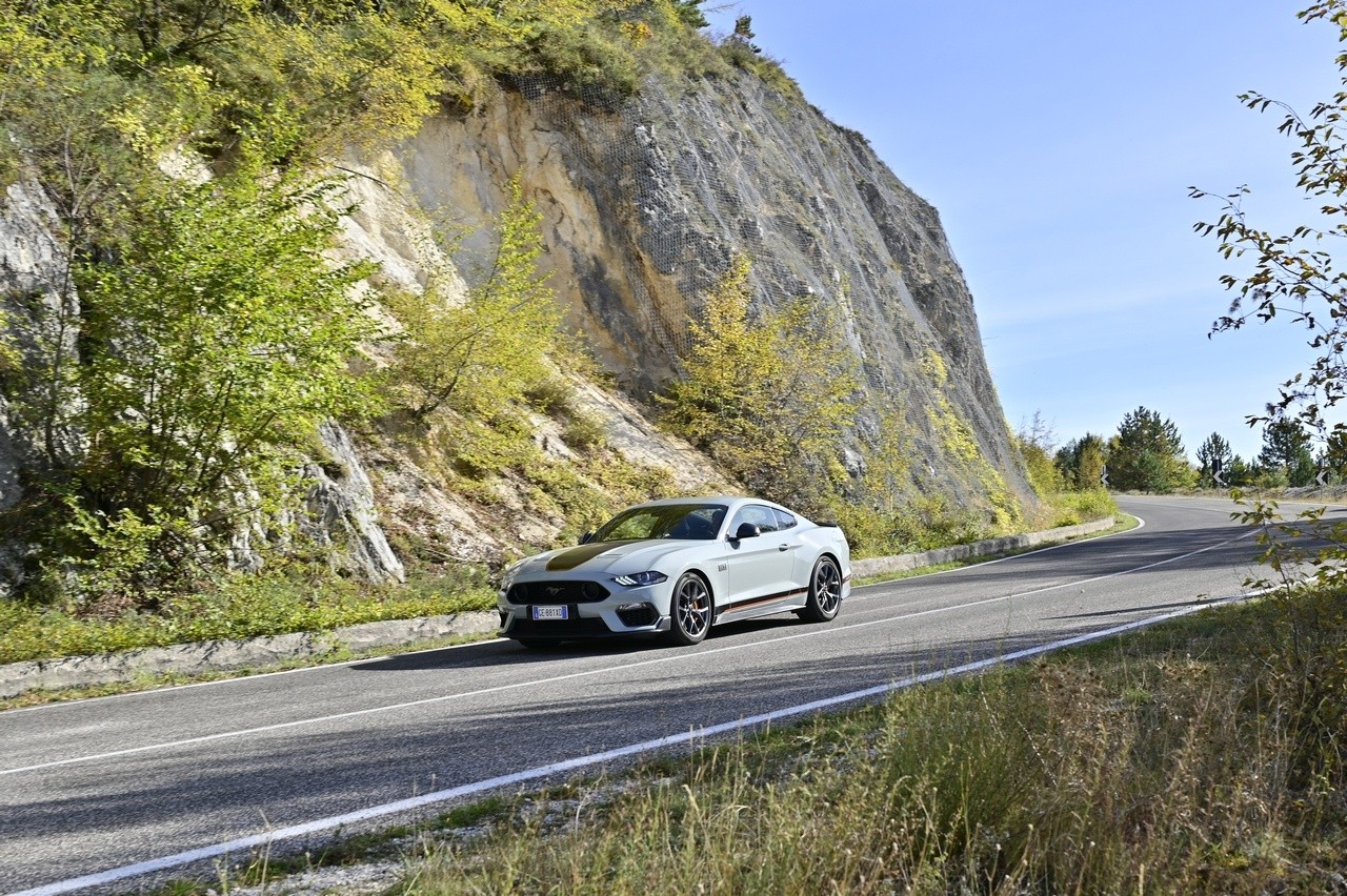 Ford Mustang Mach-1: la prova su strada