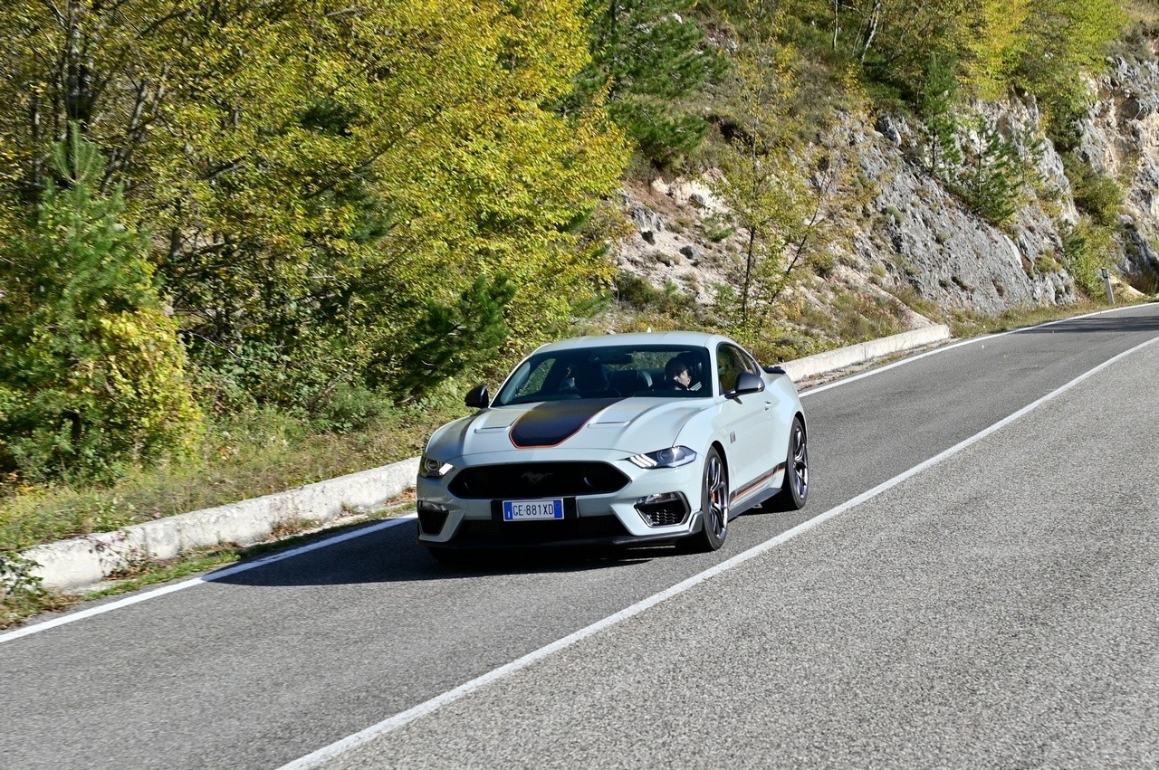 Ford Mustang Mach-1: la prova su strada