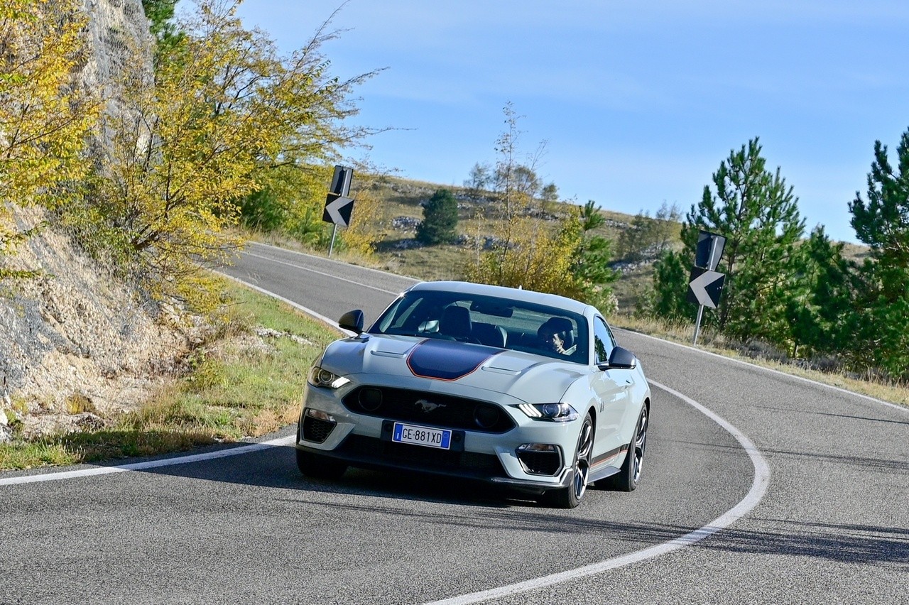 Ford Mustang Mach-1: la prova su strada