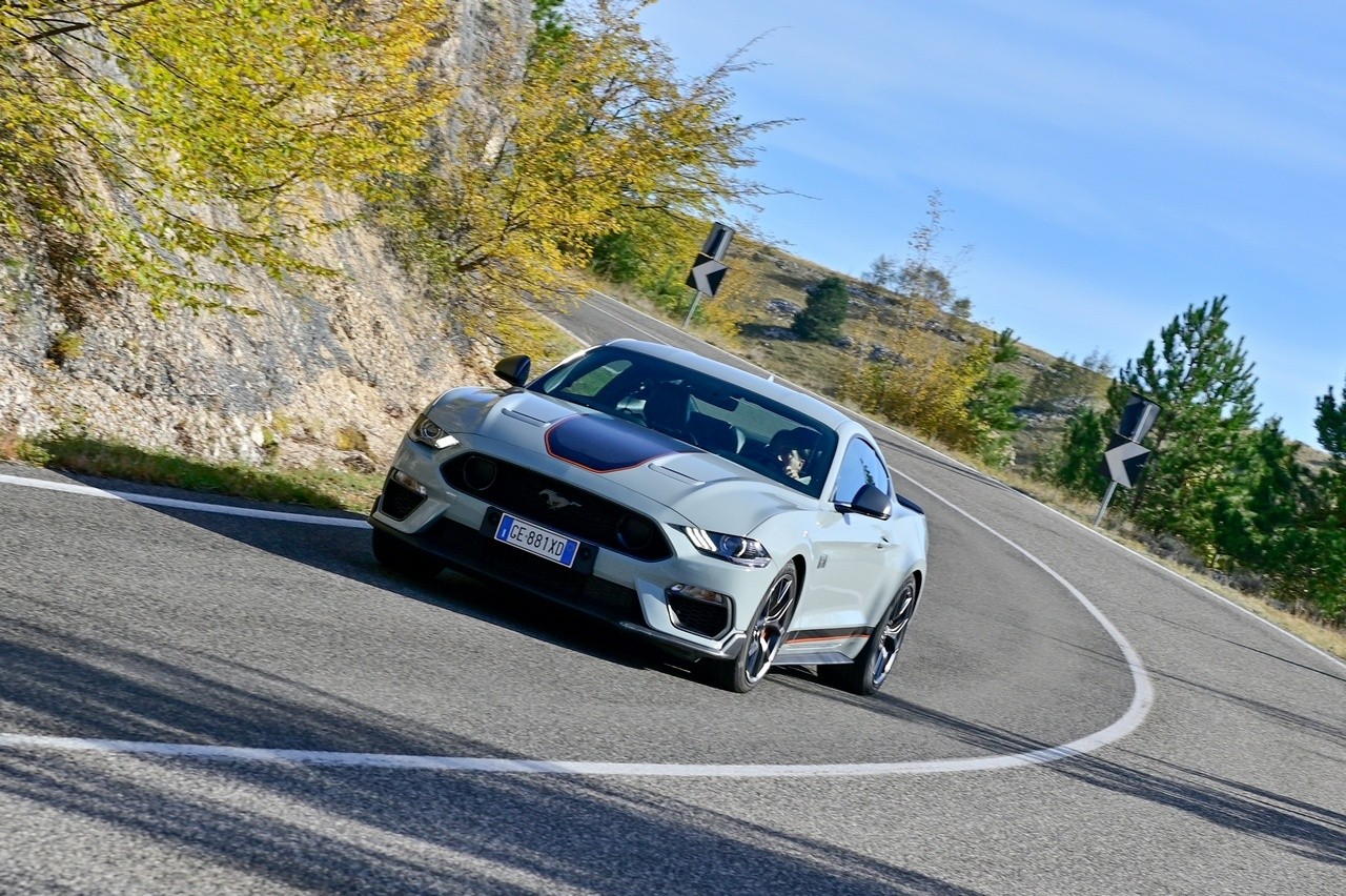 Ford Mustang Mach-1: la prova su strada