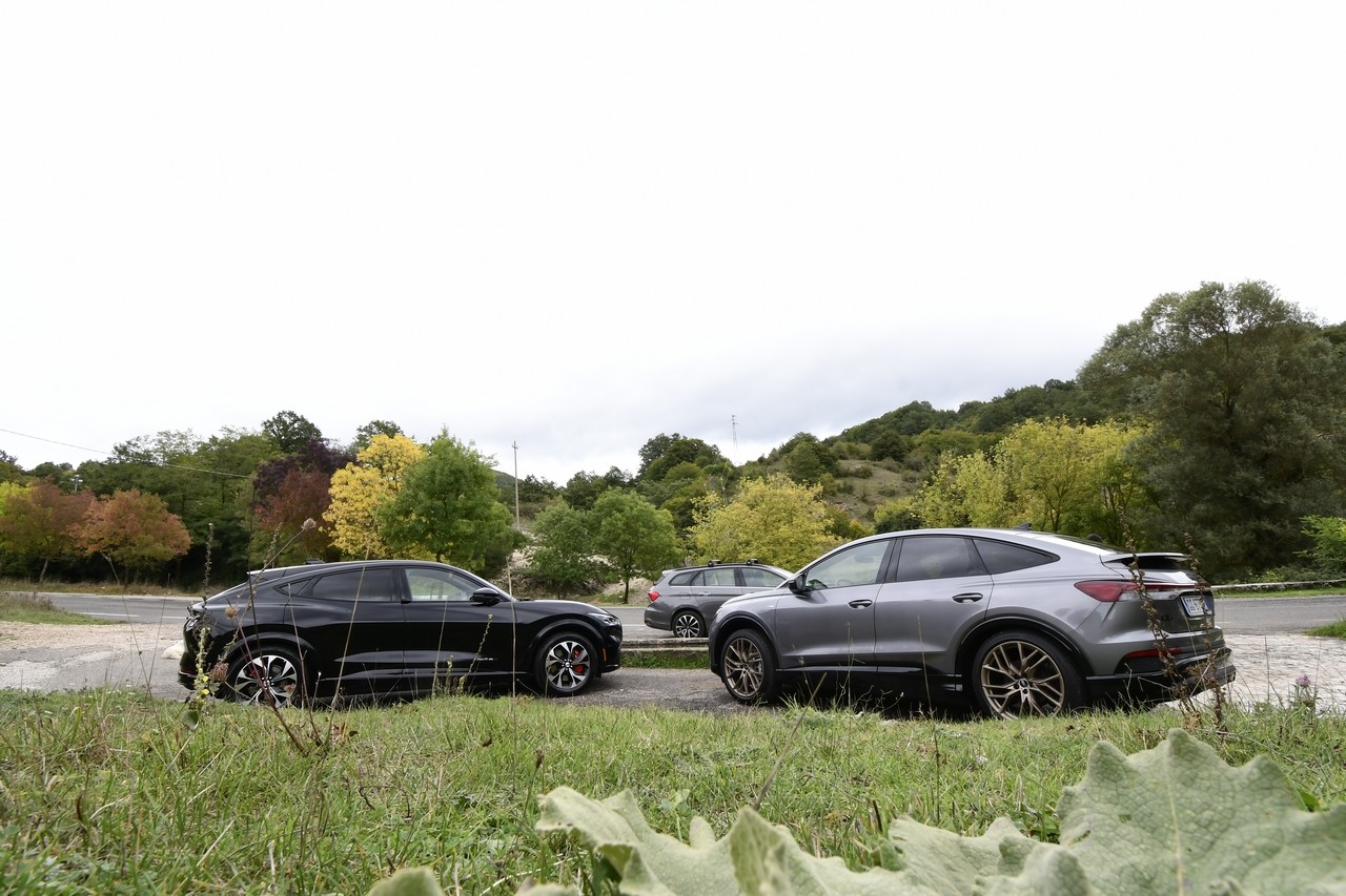 Audi Q4 e-tron Sportback VS Ford Mustang Mach-E: prova su strada