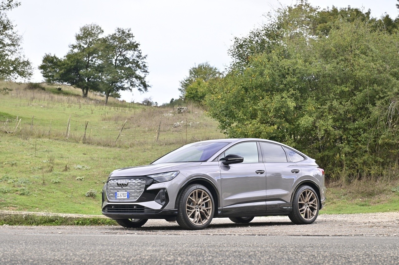 Audi Q4 e-tron Sportback VS Ford Mustang Mach-E: prova su strada