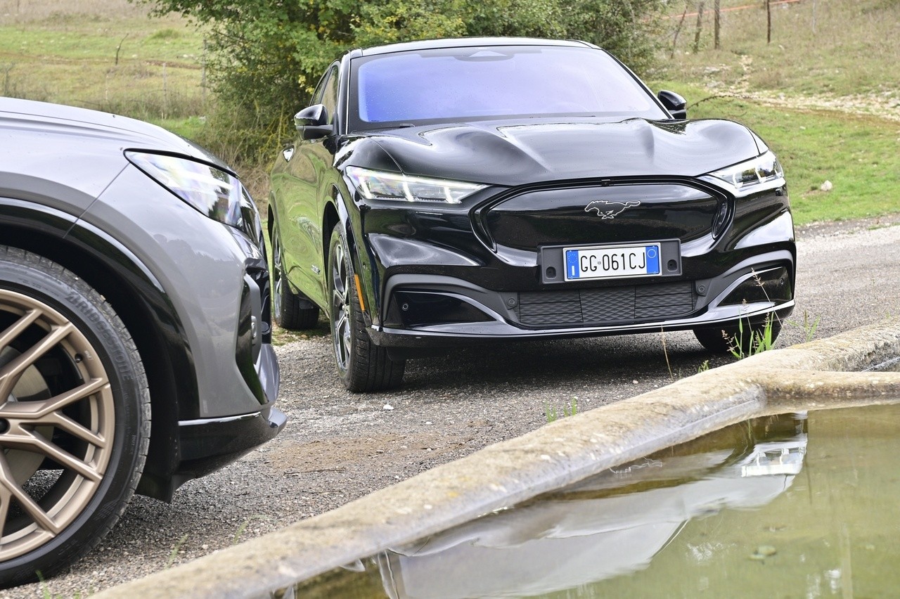 Audi Q4 e-tron Sportback VS Ford Mustang Mach-E: prova su strada