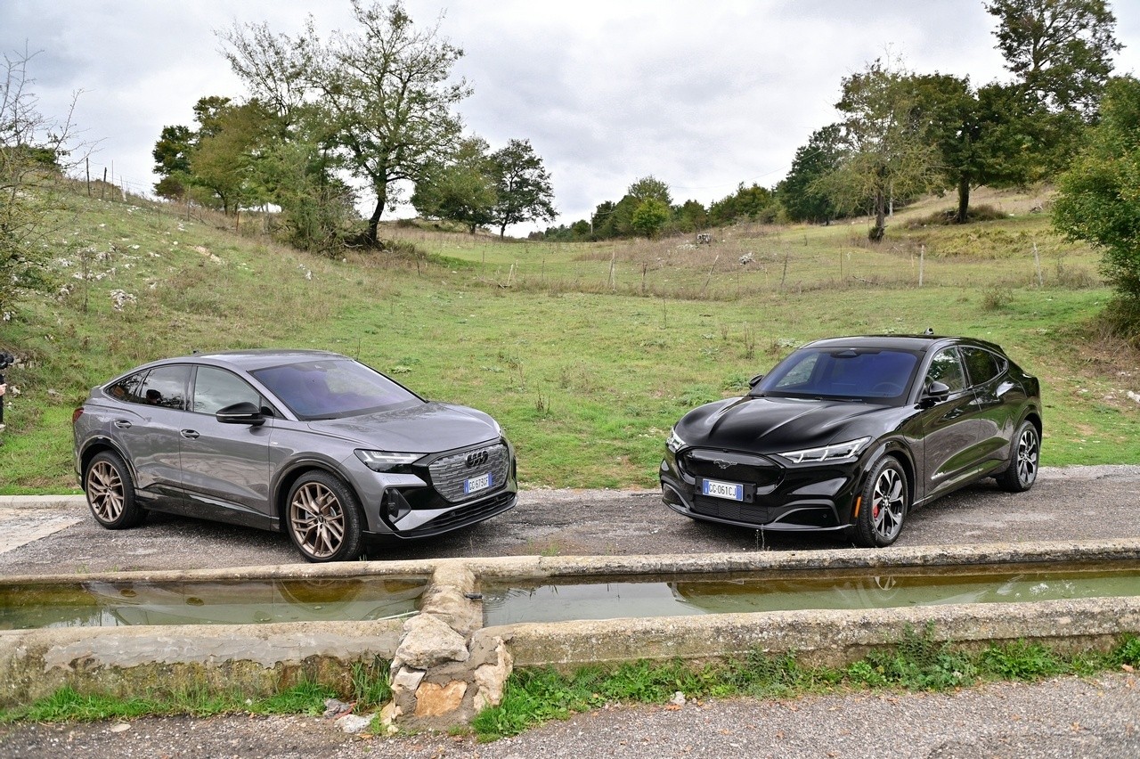 Audi Q4 e-tron Sportback VS Ford Mustang Mach-E: prova su strada