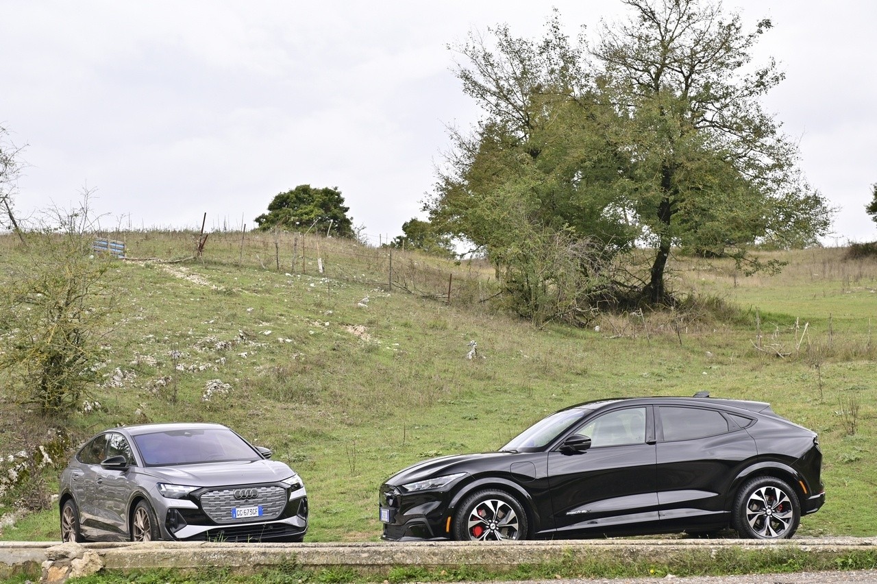 Audi Q4 e-tron Sportback VS Ford Mustang Mach-E: prova su strada