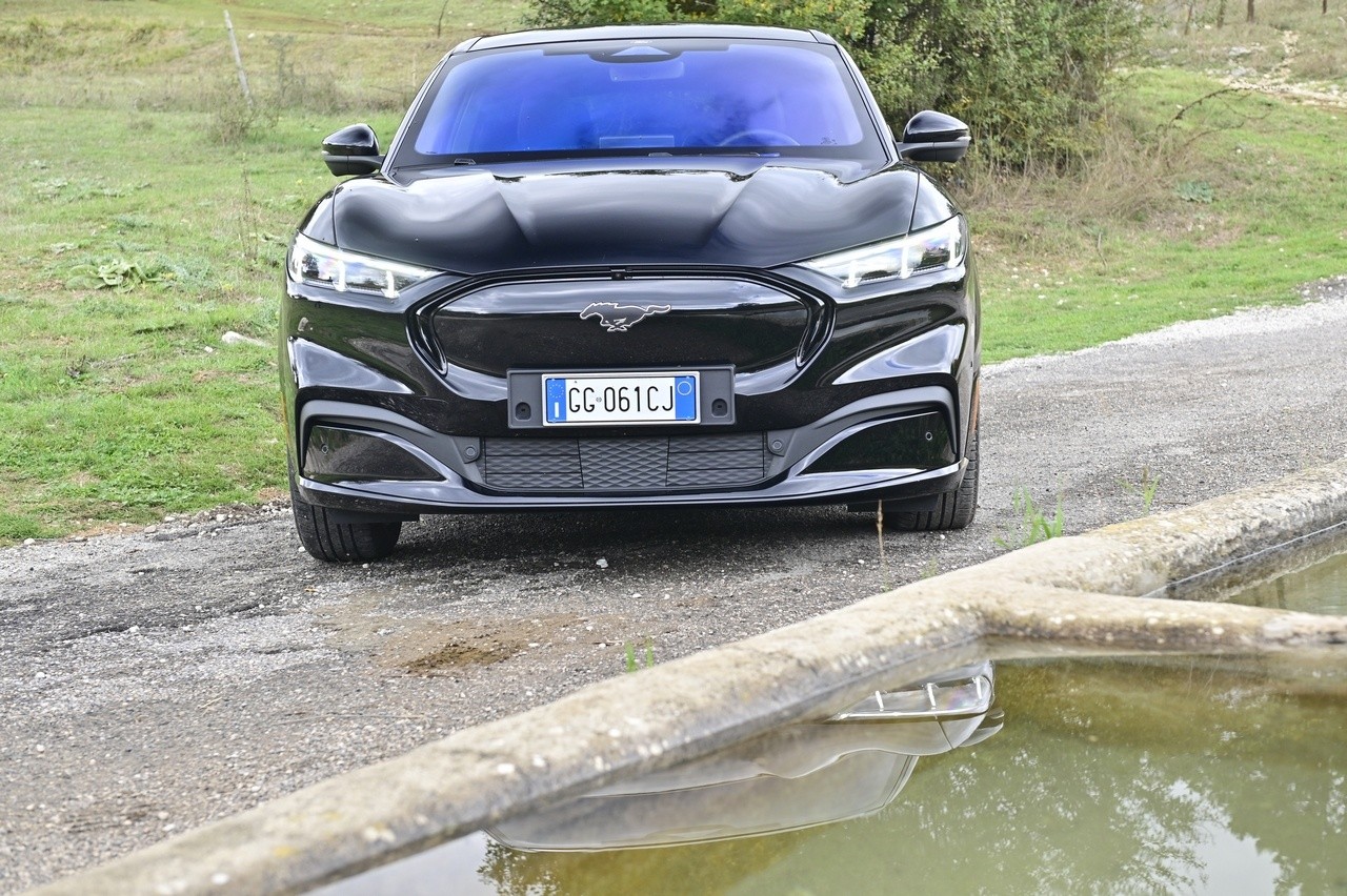 Audi Q4 e-tron Sportback VS Ford Mustang Mach-E: prova su strada