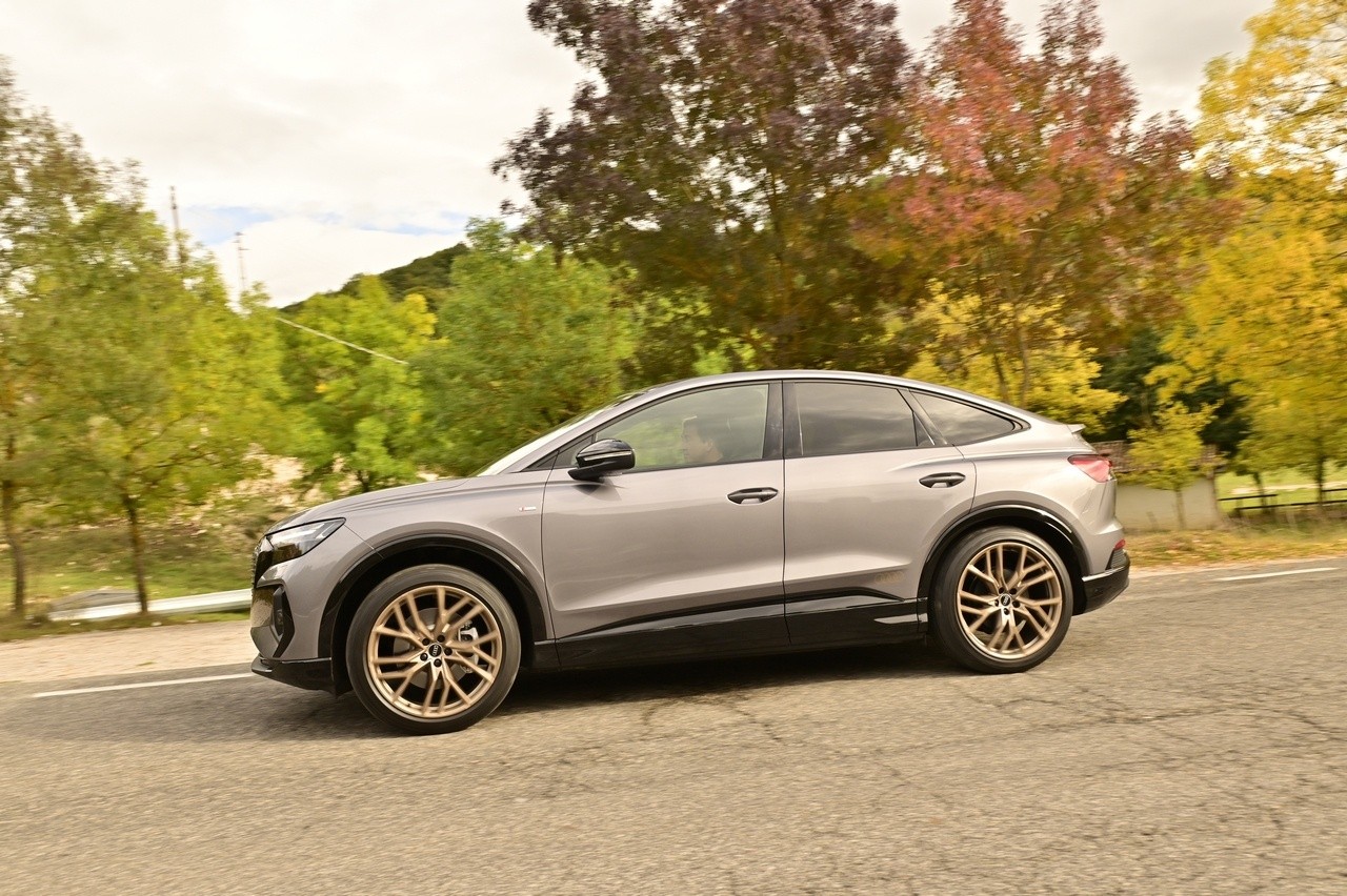 Audi Q4 e-tron Sportback VS Ford Mustang Mach-E: prova su strada