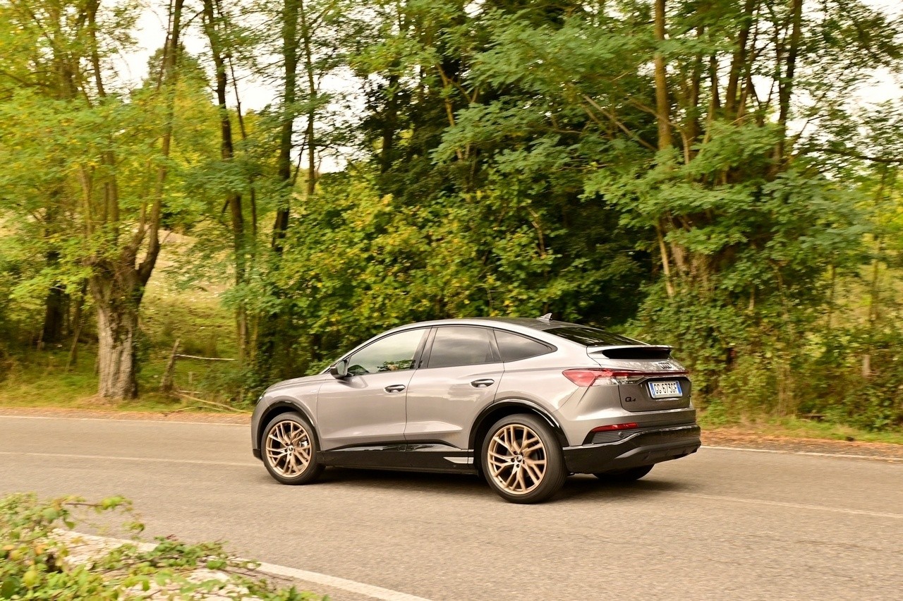 Audi Q4 e-tron Sportback VS Ford Mustang Mach-E: prova su strada