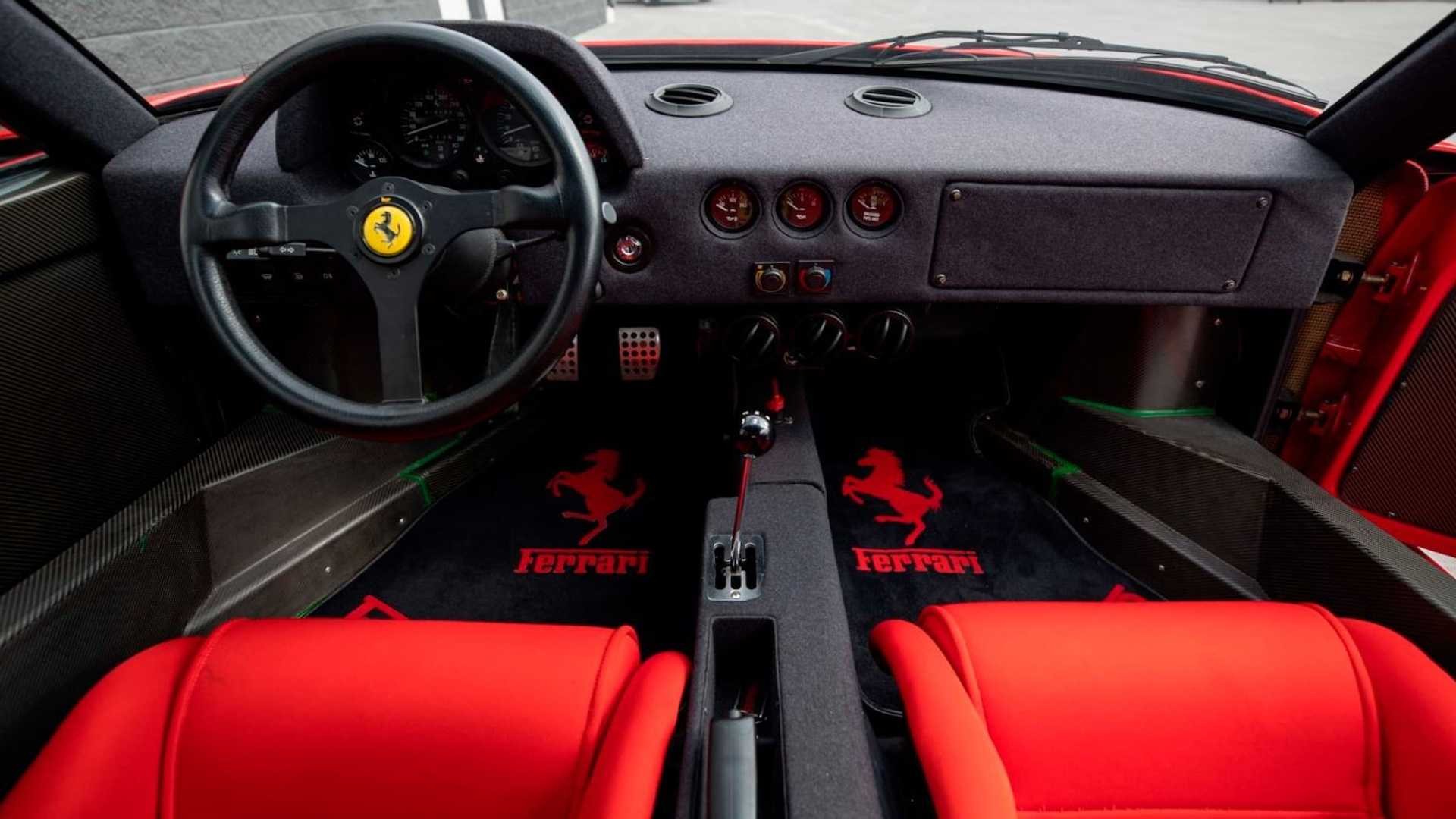 Ferrari F40 all'asta: le immagini