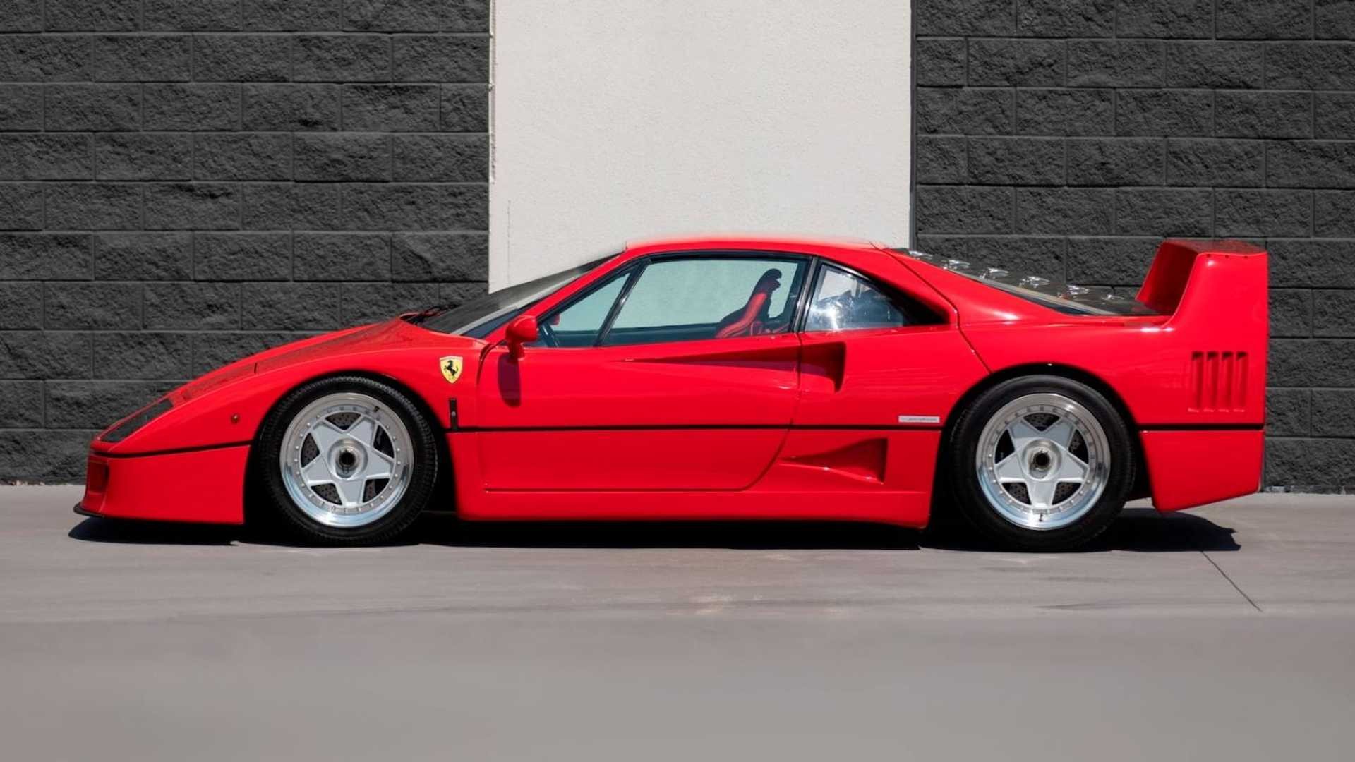 Ferrari F40 all'asta: le immagini