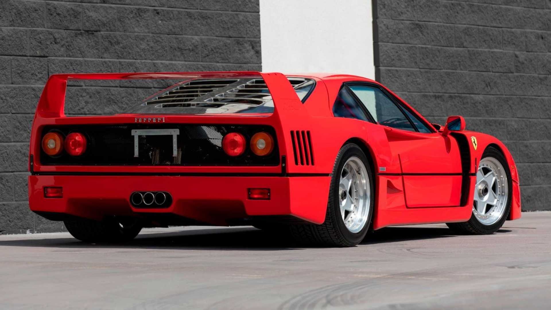 Ferrari F40 all'asta: le immagini