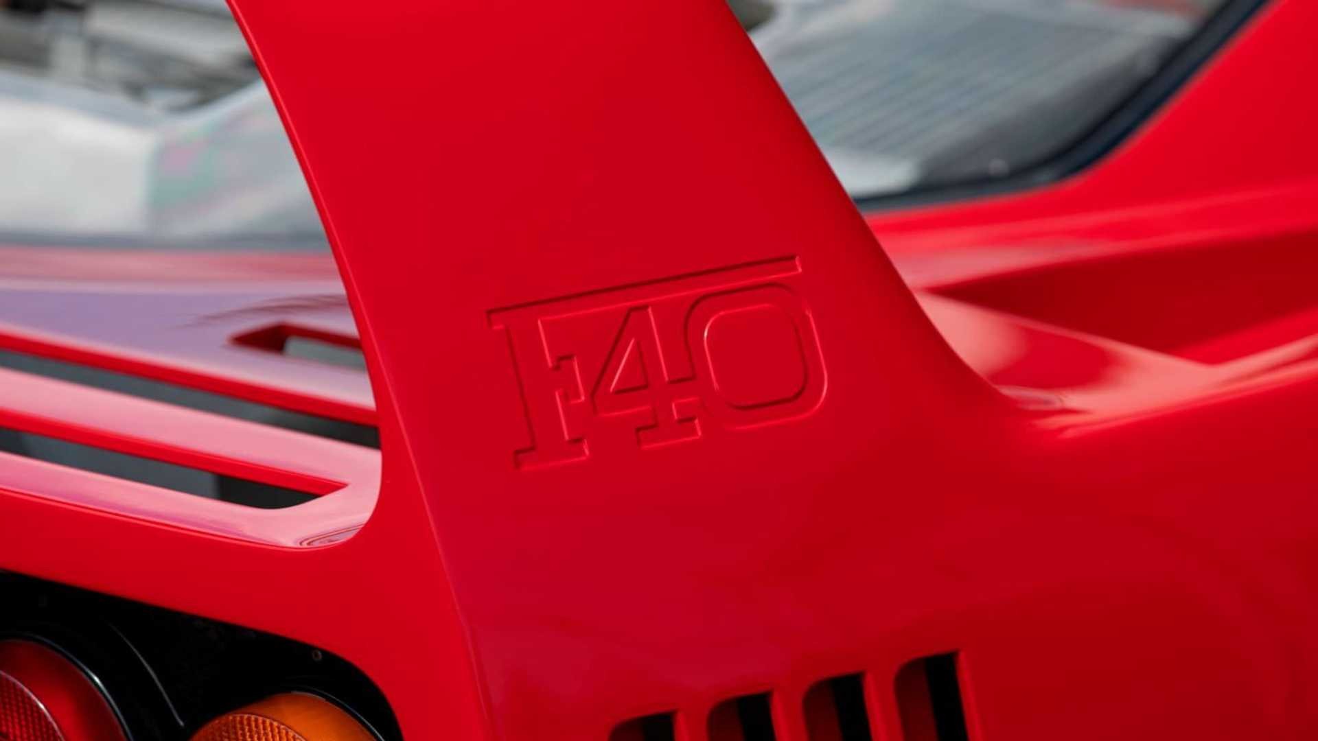 Ferrari F40 all'asta: le immagini