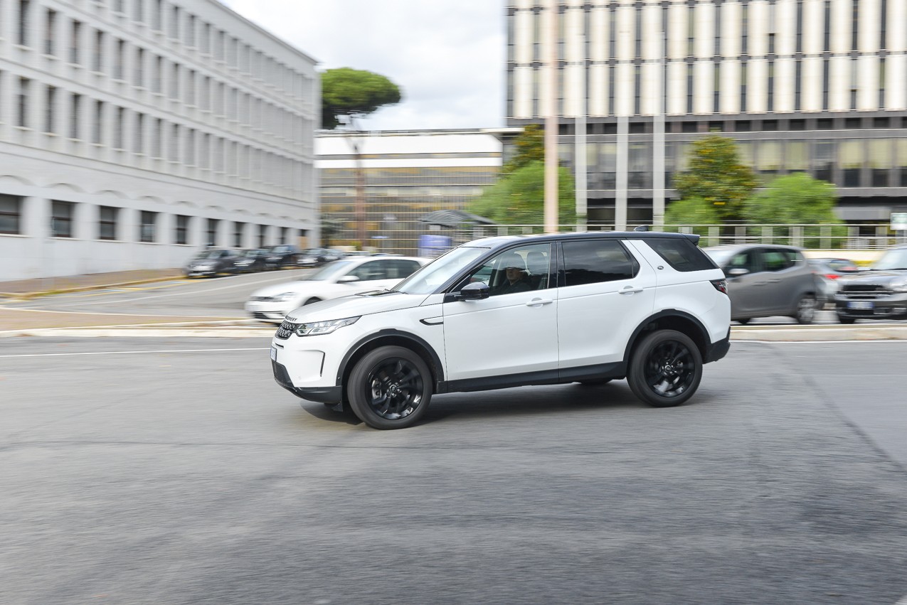 Land Rover Discovery Sport 2.0 TD4: la prova su strada