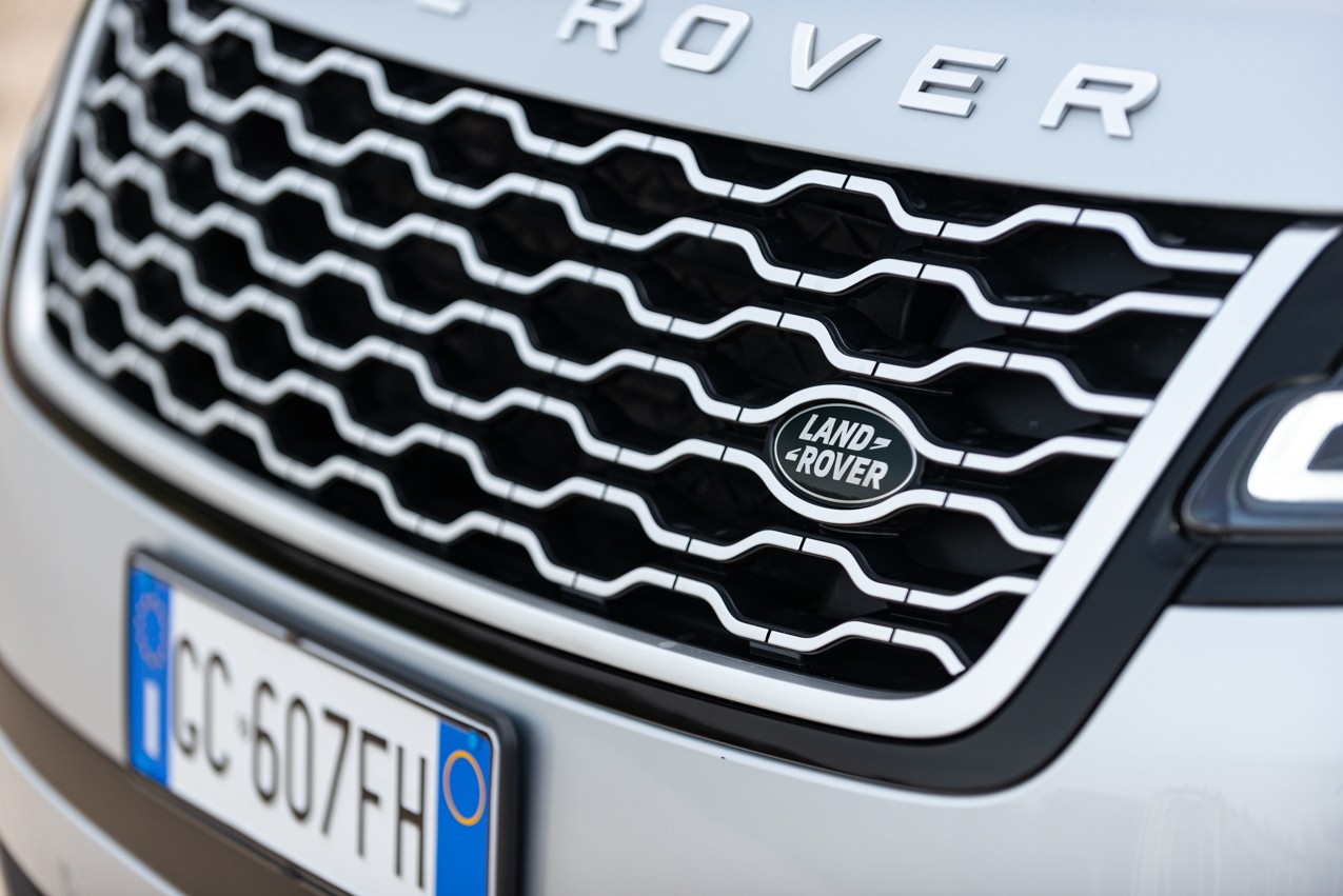 Range Rover Velar P400e: la prova su strada