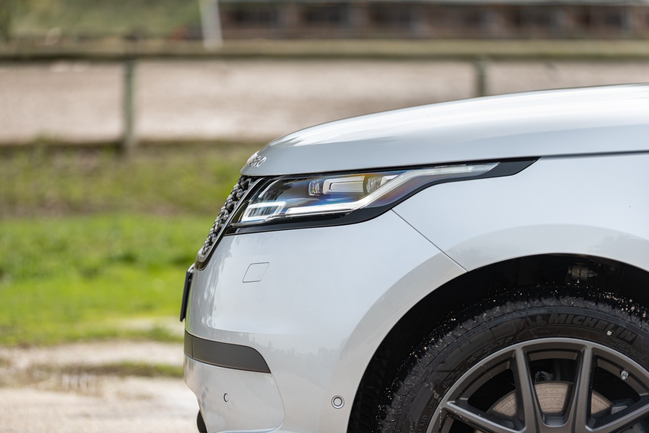 Range Rover Velar P400e: la prova su strada