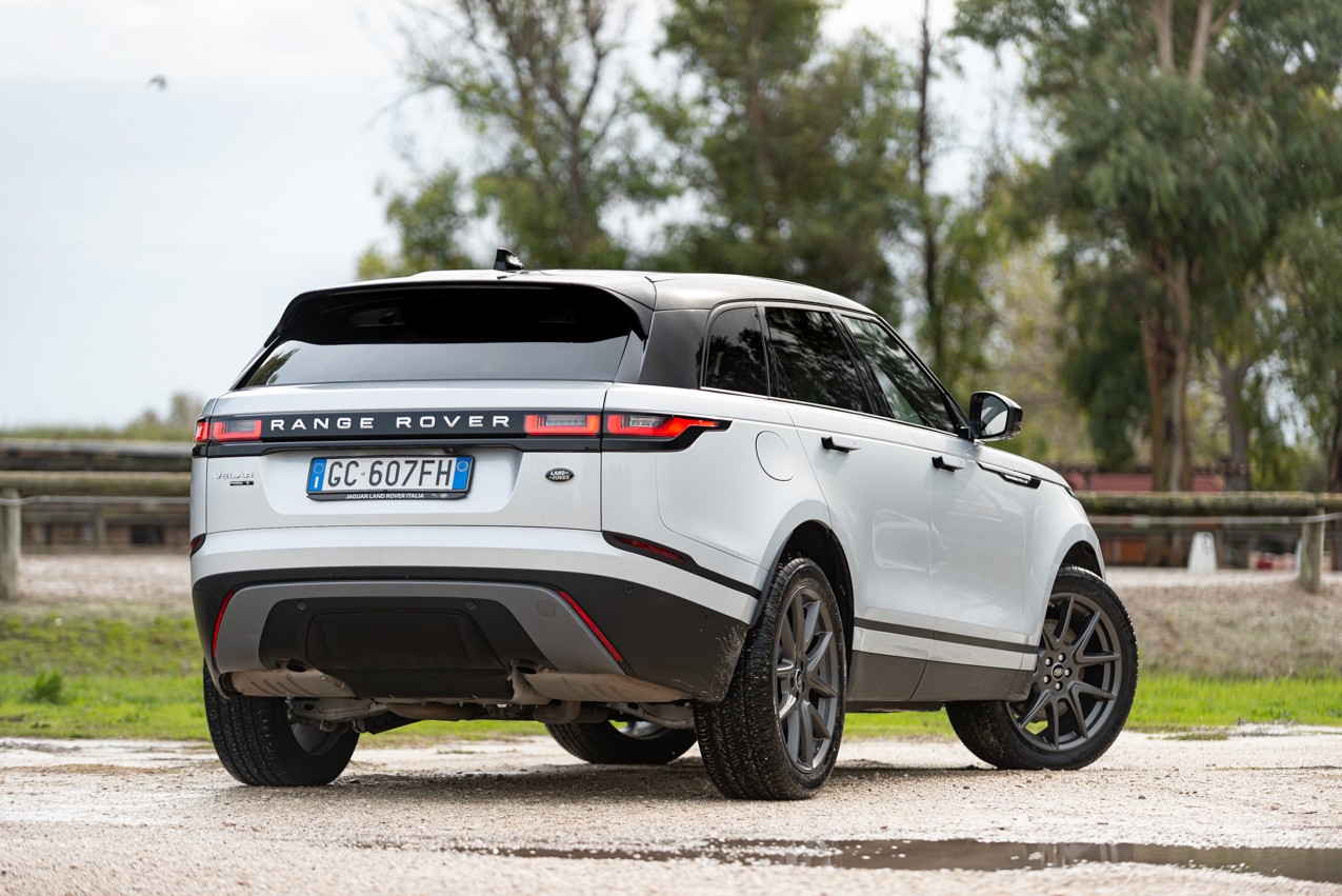 Range Rover Velar P400e: la prova su strada