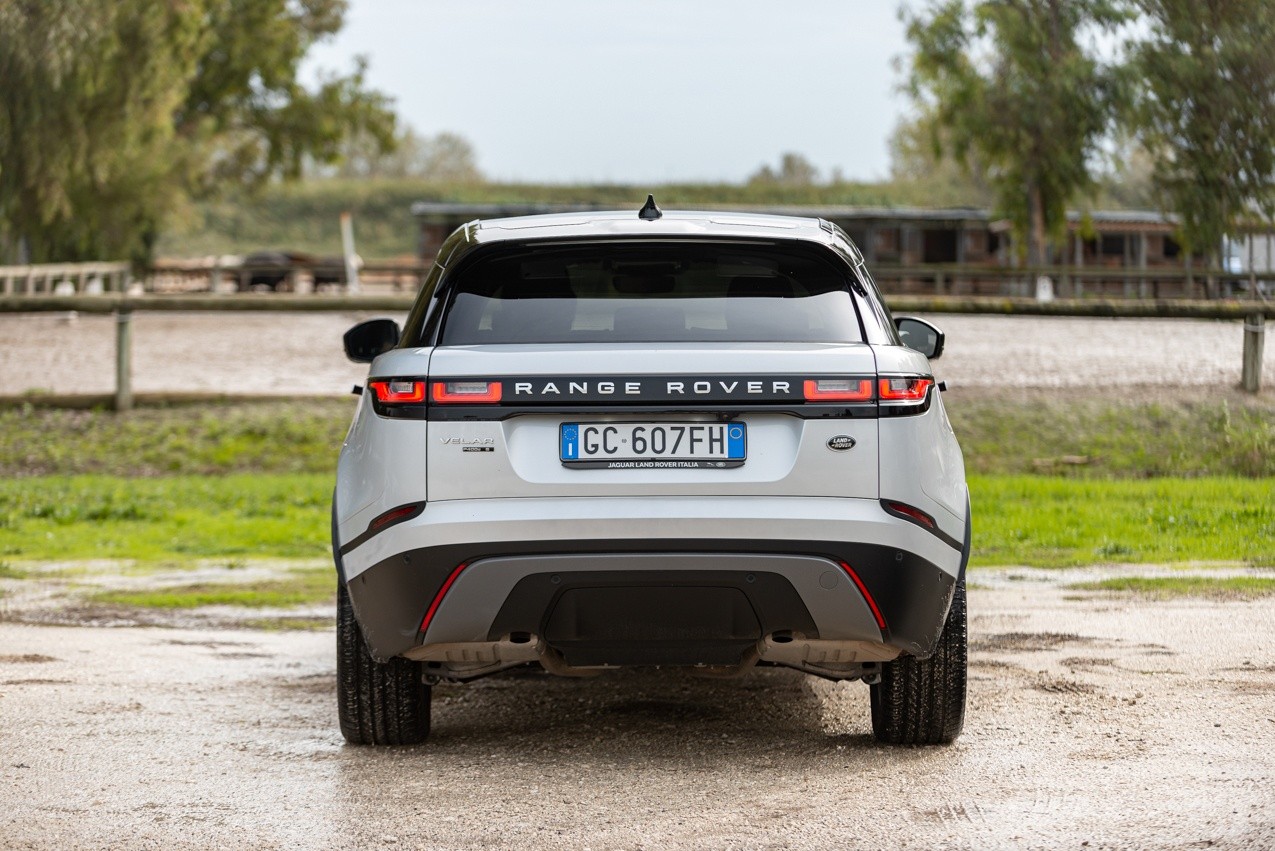 Range Rover Velar P400e: la prova su strada