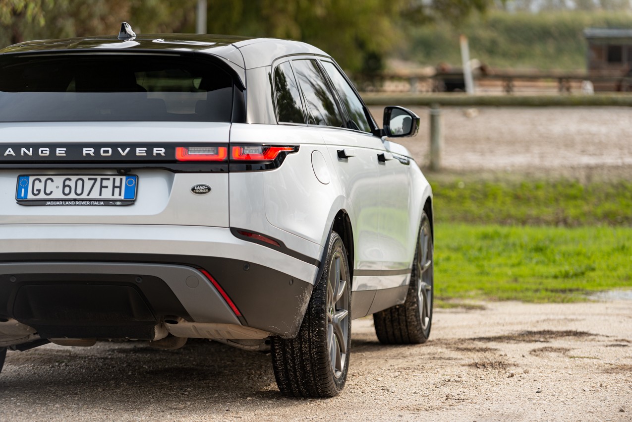 Range Rover Velar P400e: la prova su strada