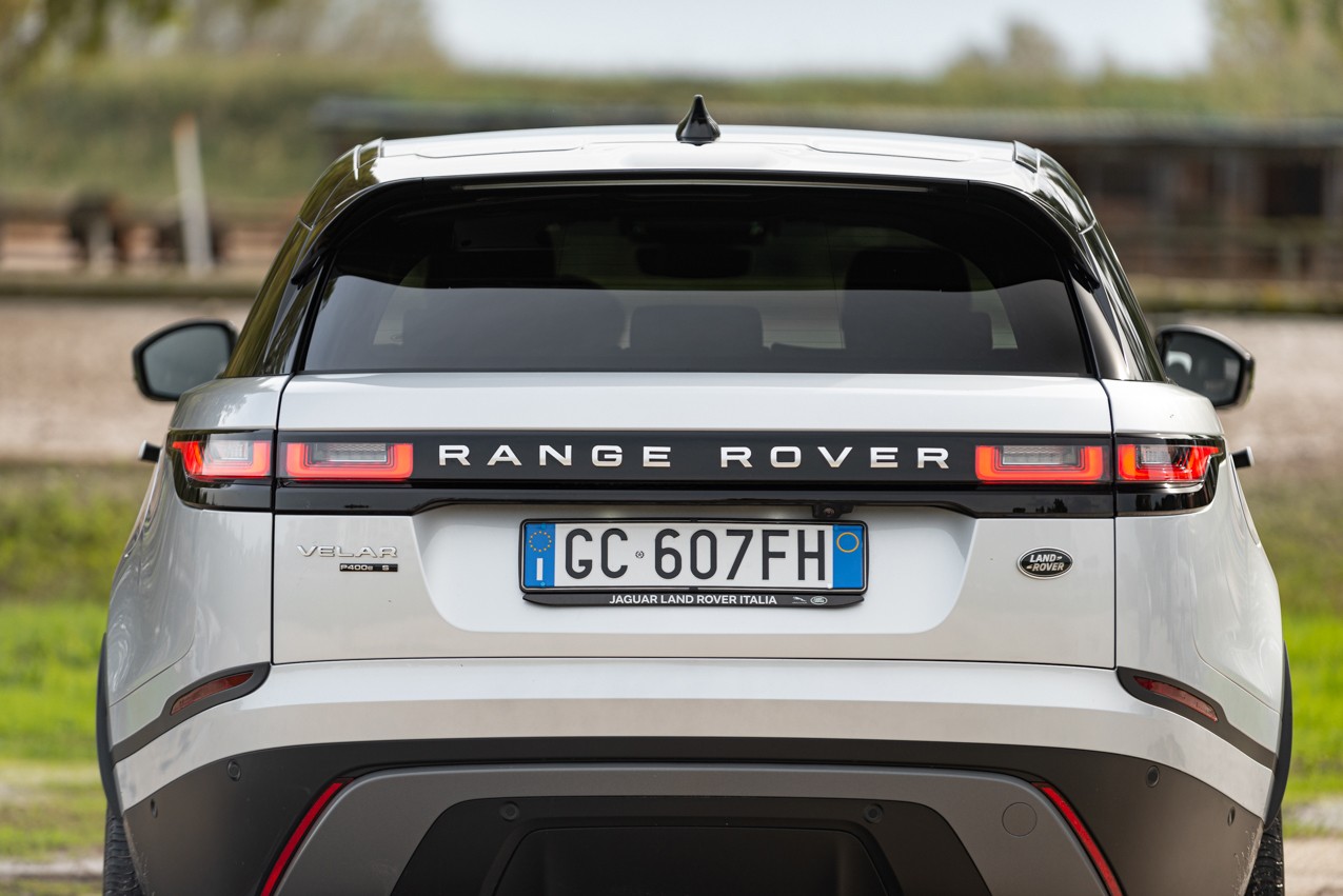 Range Rover Velar P400e: la prova su strada