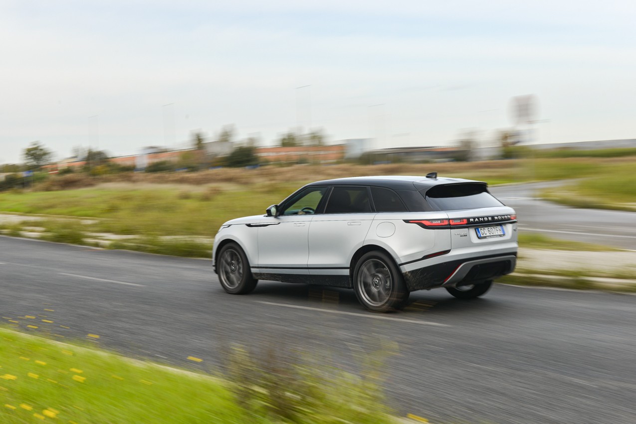 Range Rover Velar P400e: la prova su strada