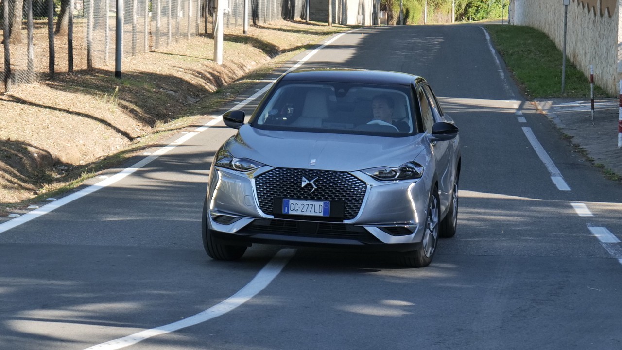 DS3 Crossback e-tense: prova su strada