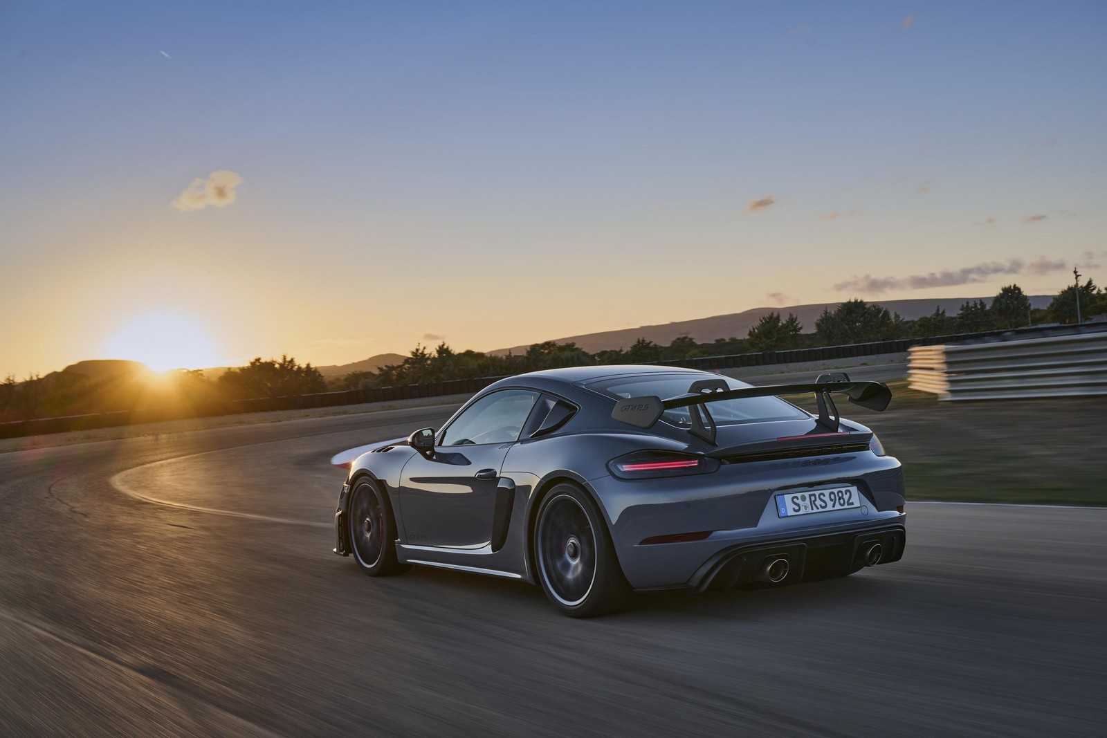 Nuova Porsche 718 Cayman GT4 RS 2022