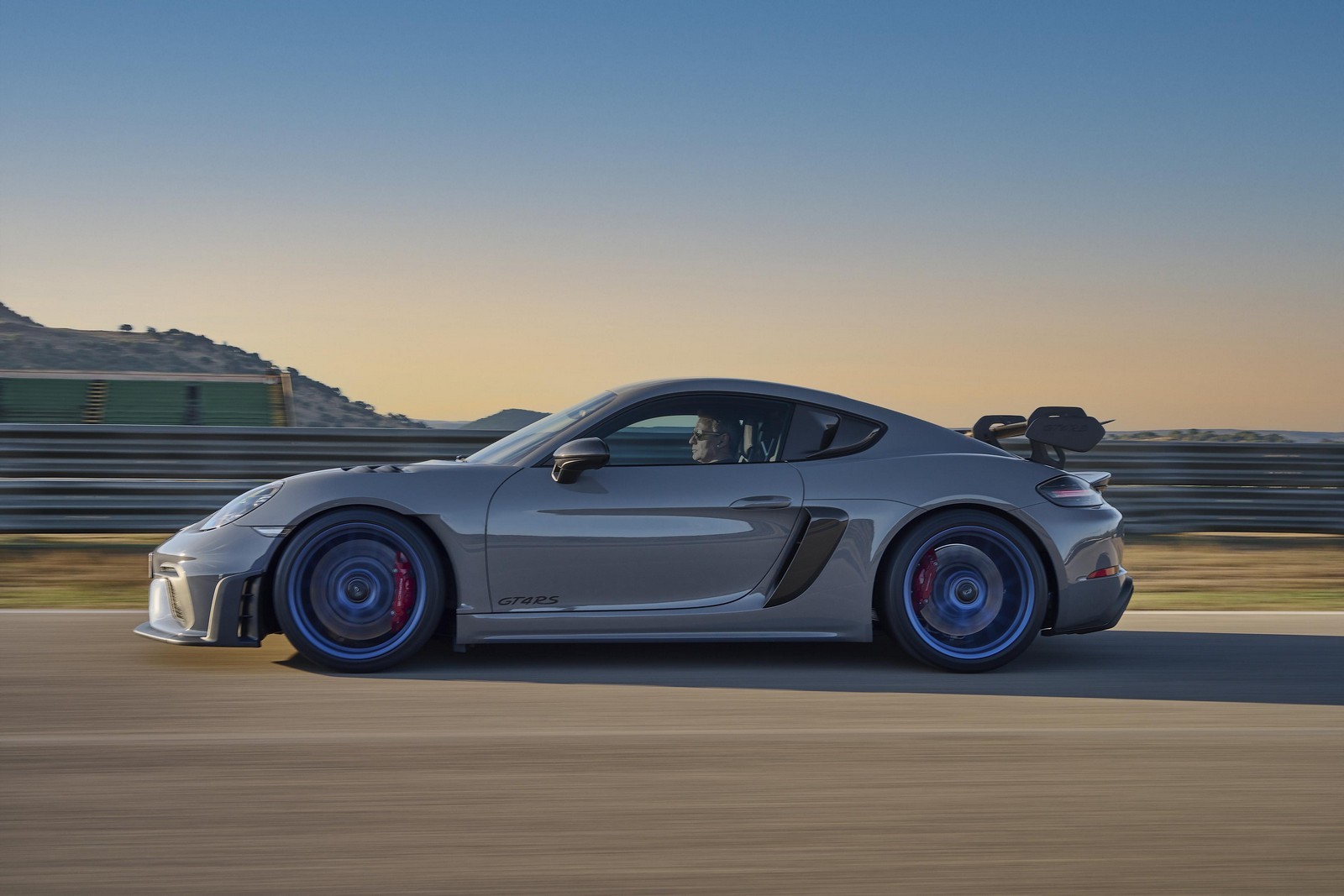 Nuova Porsche 718 Cayman GT4 RS 2022