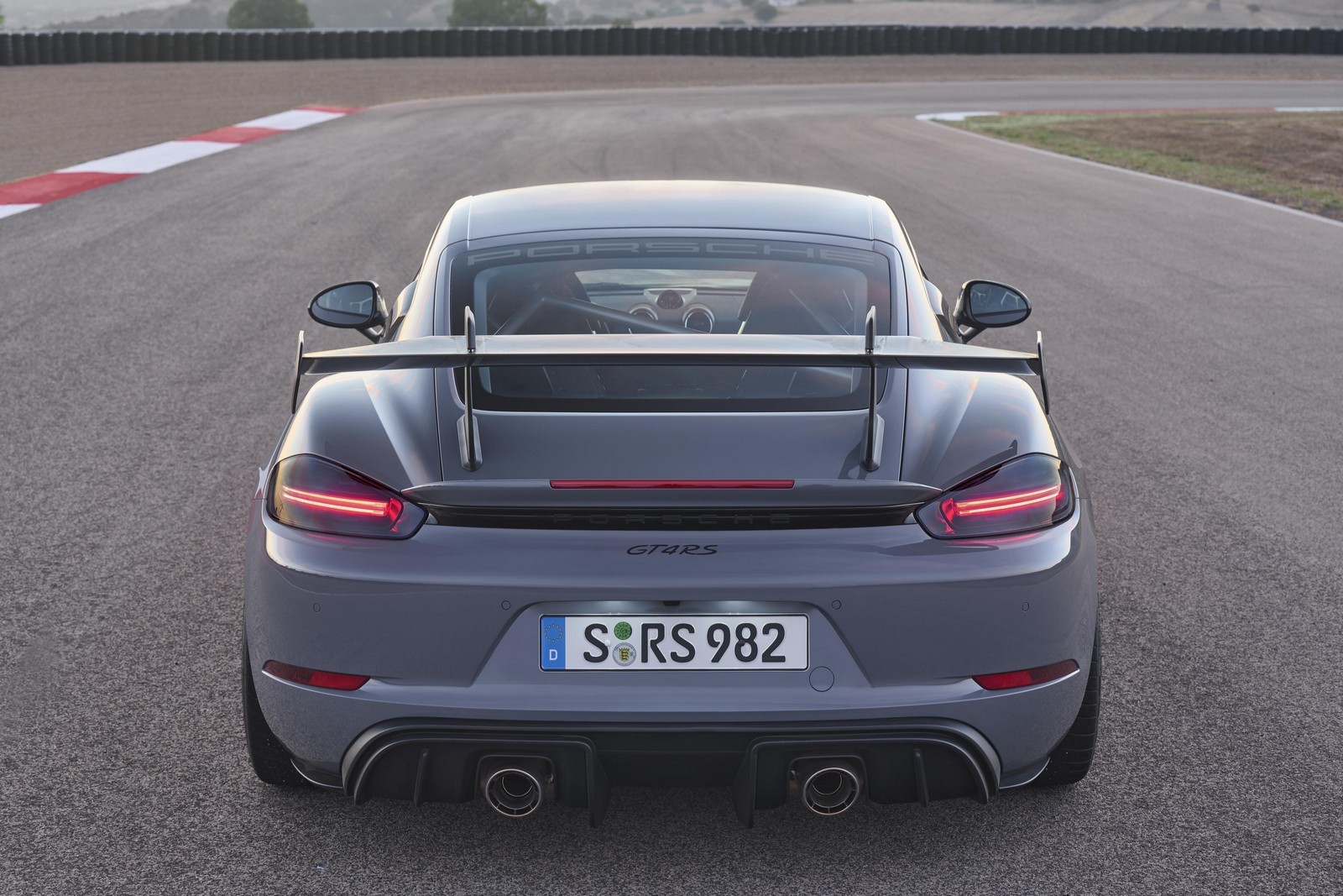 Nuova Porsche 718 Cayman GT4 RS 2022