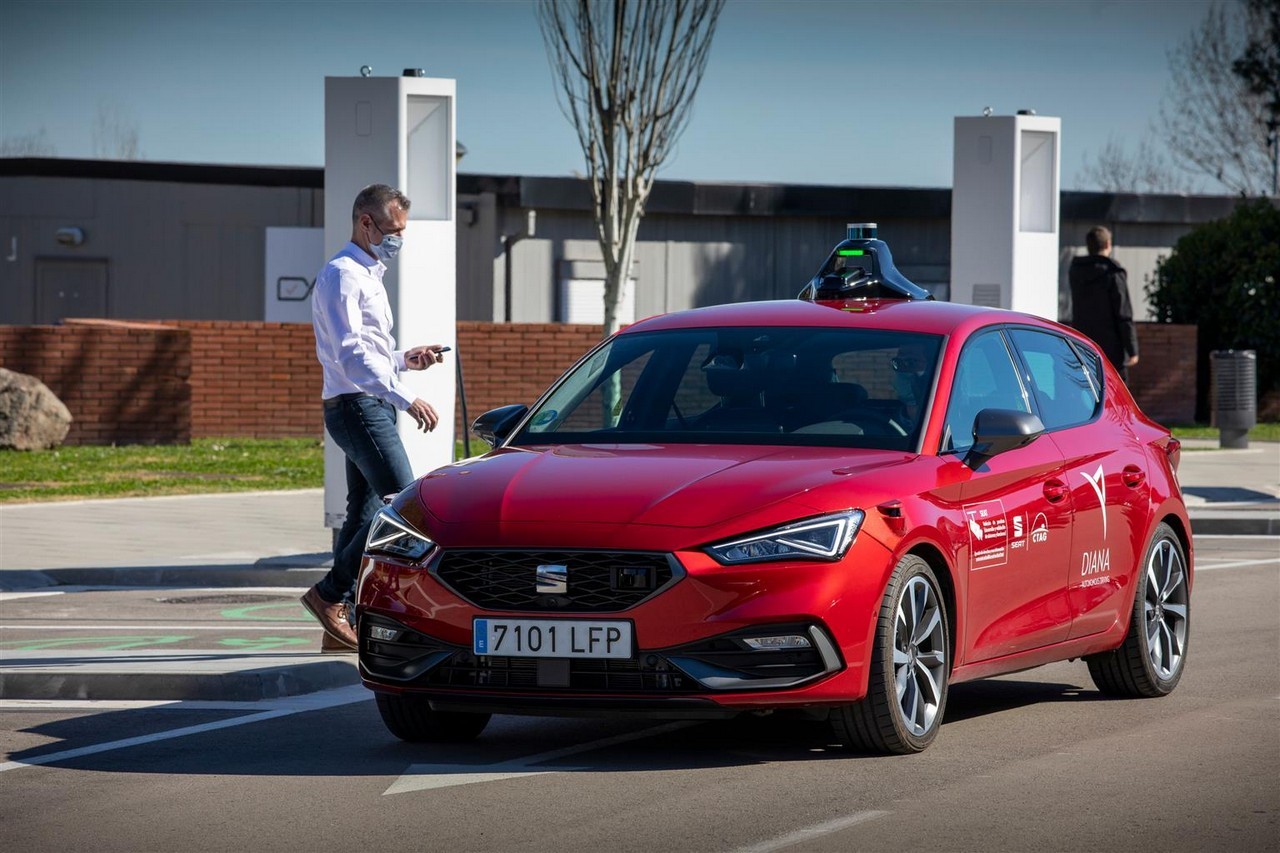 Seat Diana prototipo a guida autonoma su base Seat Leon: immagini ufficiali