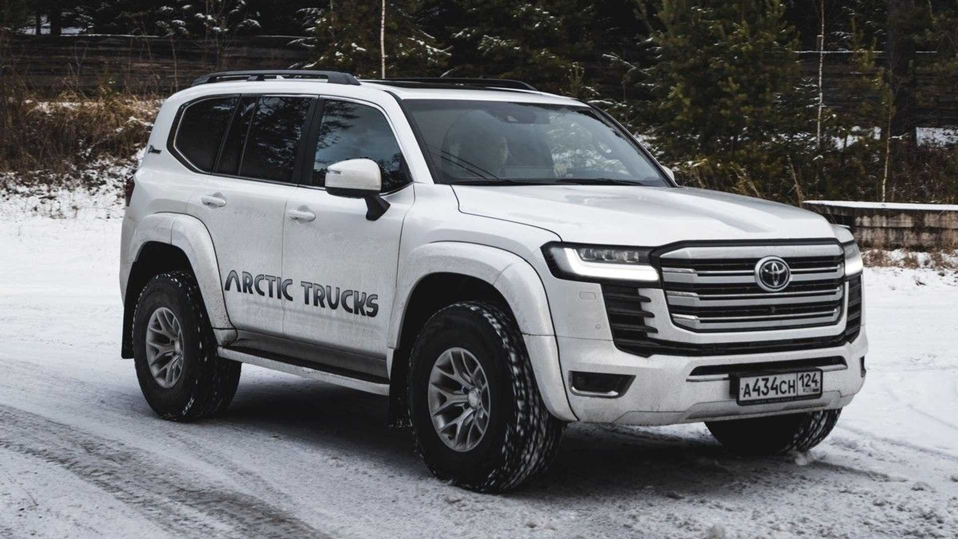 Toyota Land Cruiser 300 AT35 by Arctic Trucks: le immagini ufficiali