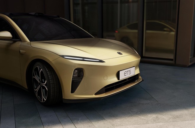 Nio ET5: le immagini ufficiali