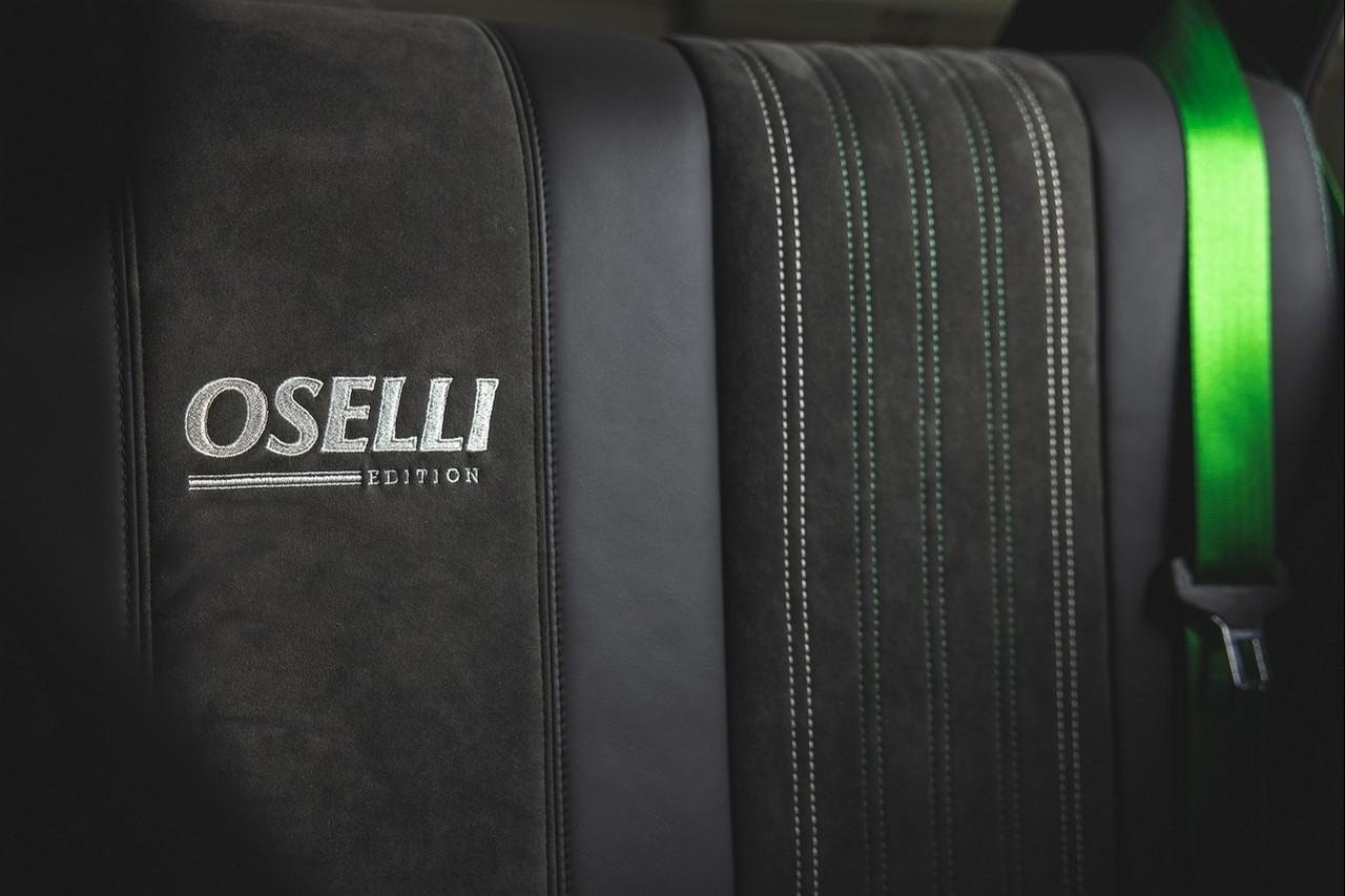 Mini Remastered Oselli Edition by David Brown Automotive, prodotto il primo esemplare