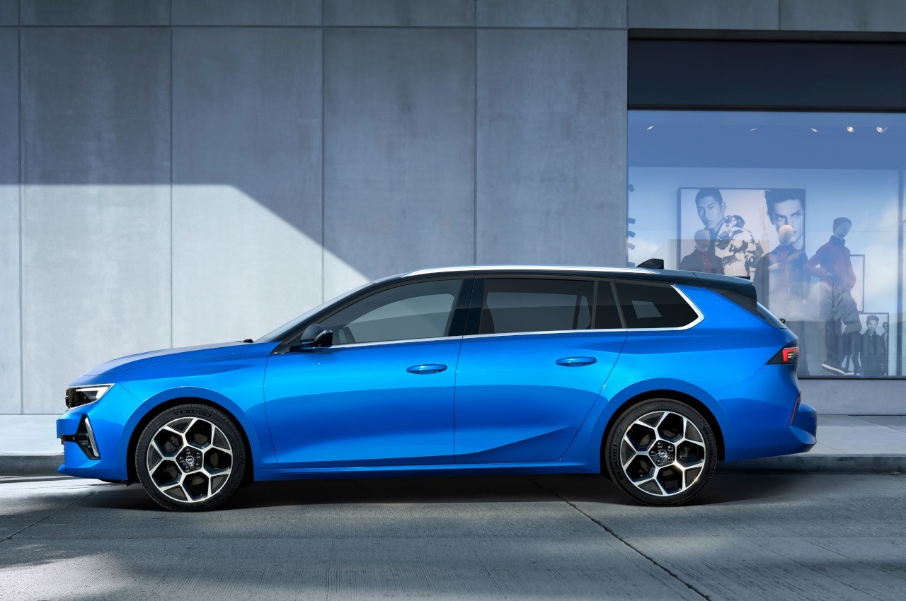 Opel Astra Sports Tourer 2022: immagini ufficiali