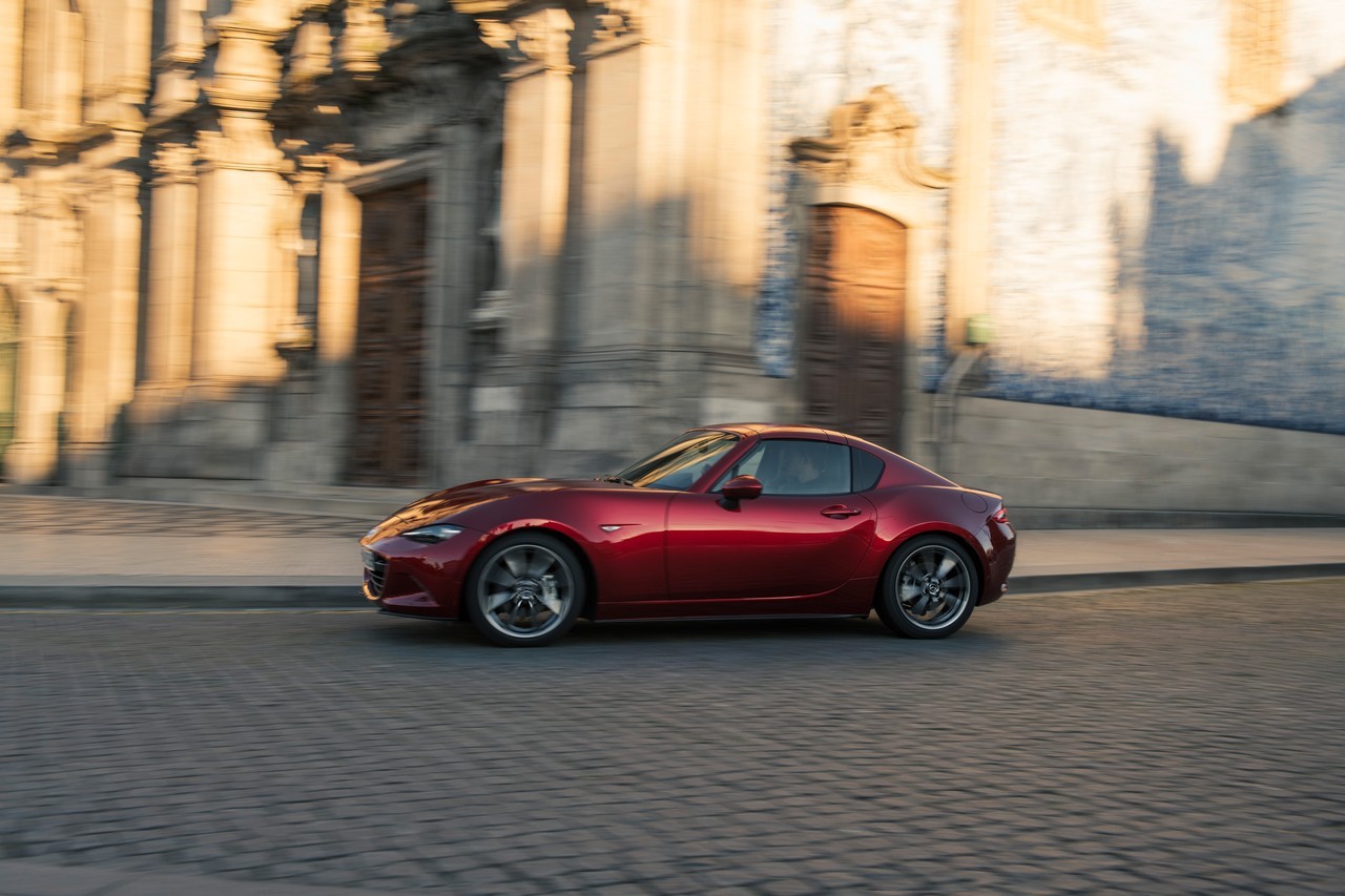 Mazda MX-5 RF 2022: immagini ufficiali