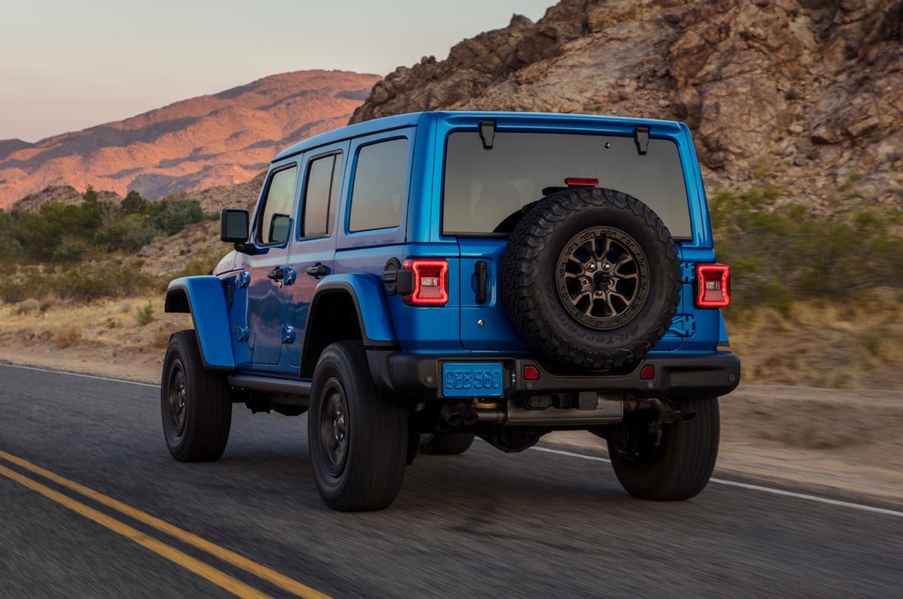 Jeep Gladiator e Wrangler 2022: immagini ufficiali