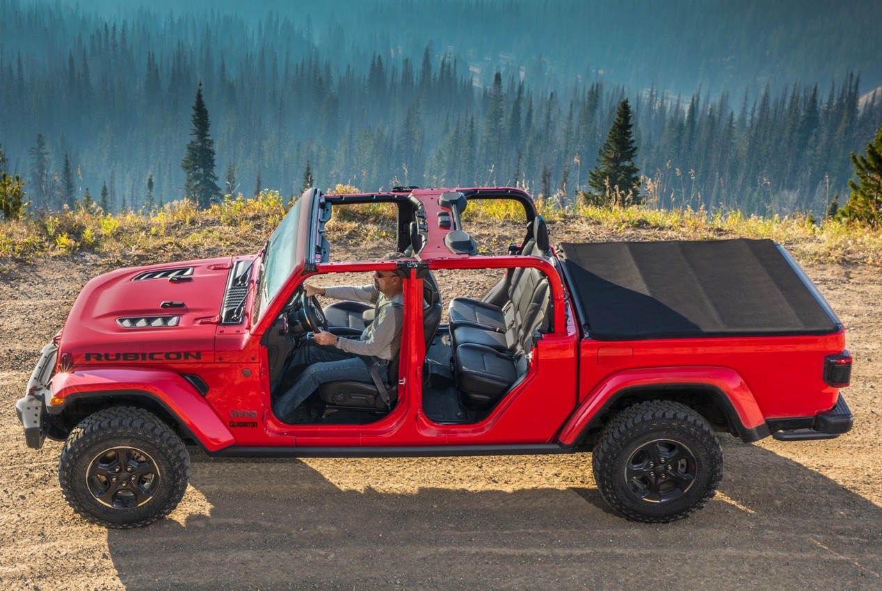 Jeep Gladiator e Wrangler 2022: immagini ufficiali