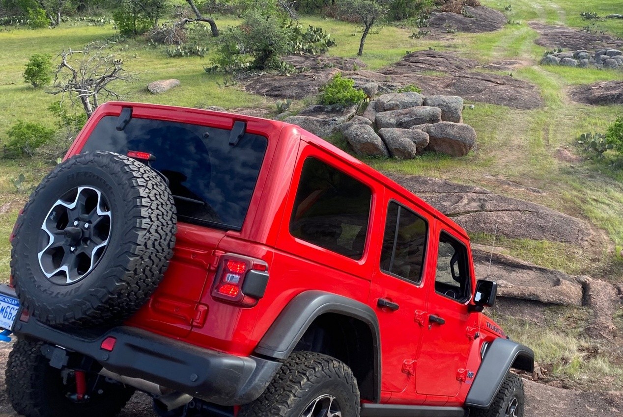 Jeep Gladiator e Wrangler 2022: immagini ufficiali