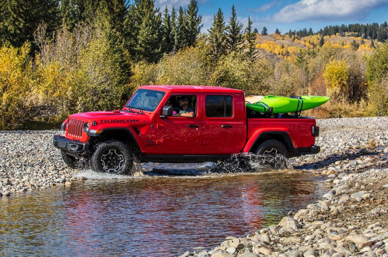 Jeep Gladiator e Wrangler 2022: immagini ufficiali