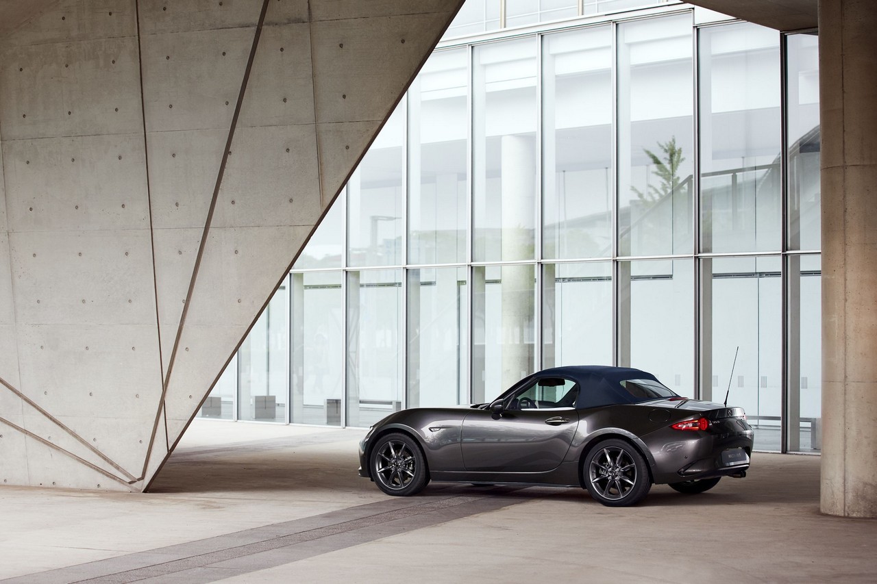 Mazda MX-5 RF 2022: immagini ufficiali