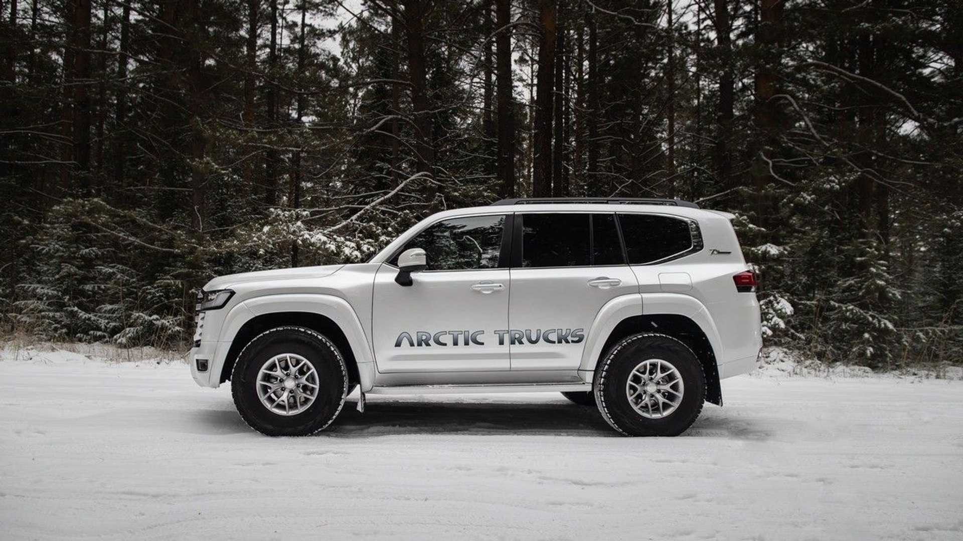 Toyota Land Cruiser 300 AT35 by Arctic Trucks: le immagini ufficiali