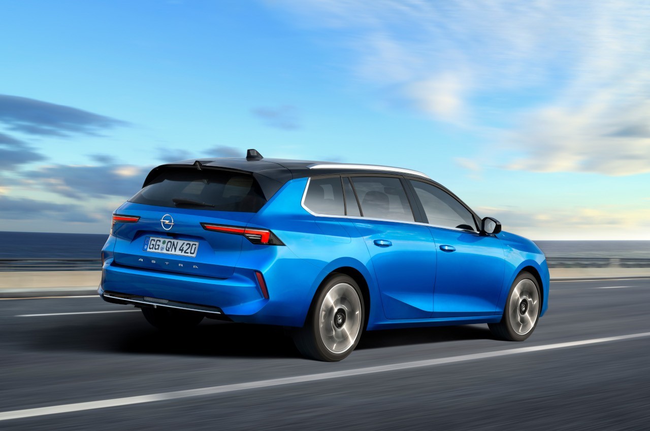 Opel Astra Sports Tourer 2022: immagini ufficiali