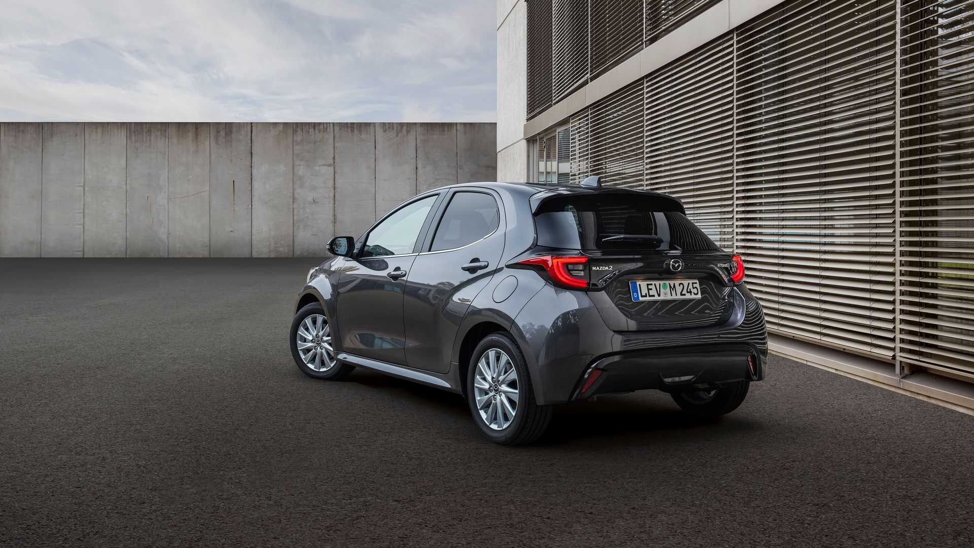 Nuova Mazda2 Hybrid: le immagini ufficiali