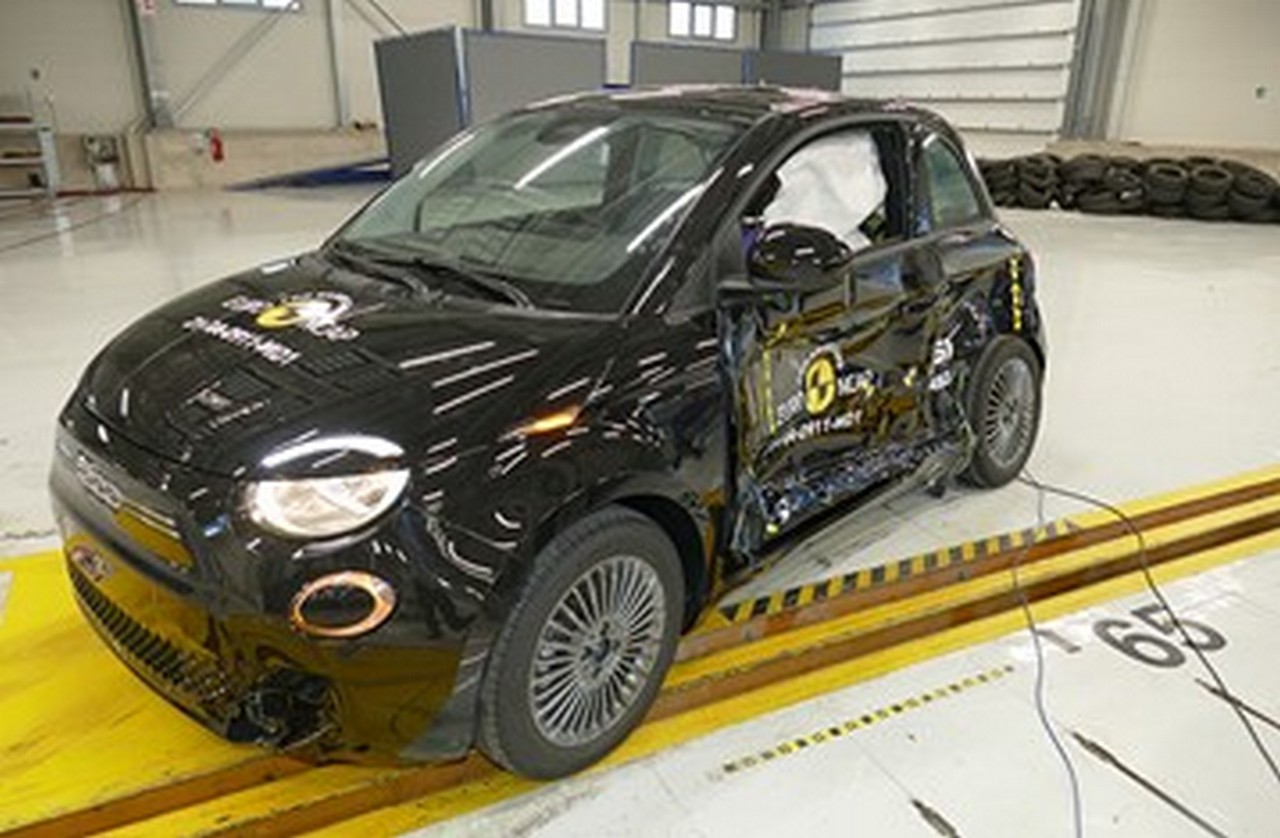 Fiat Nuova 500 crash test EuroNcap 2021