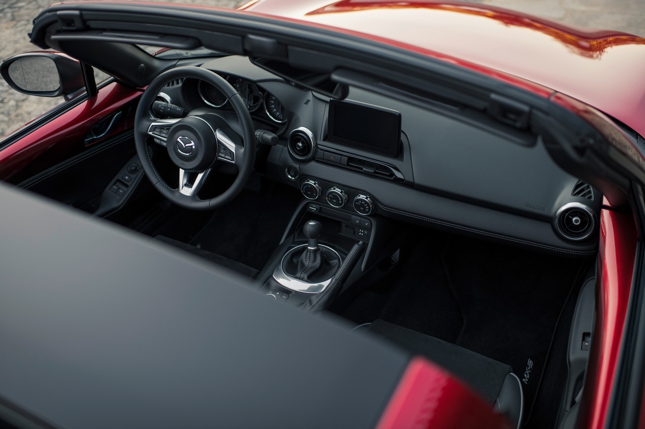 Mazda MX-5 RF 2022: immagini ufficiali