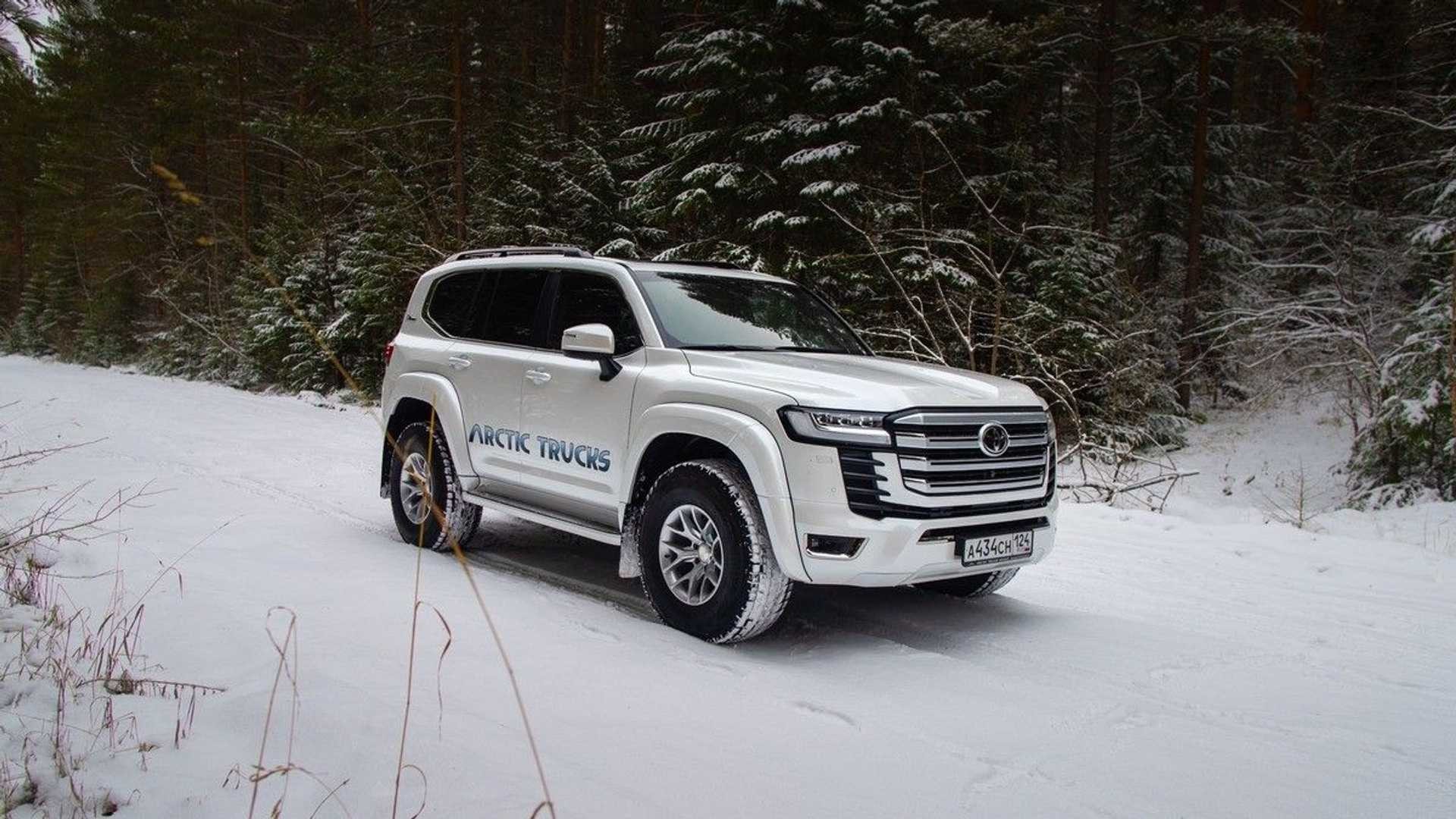 Toyota Land Cruiser 300 AT35 by Arctic Trucks: le immagini ufficiali