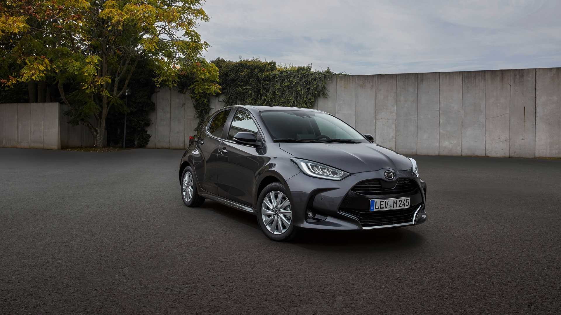 Nuova Mazda2 Hybrid: le immagini ufficiali